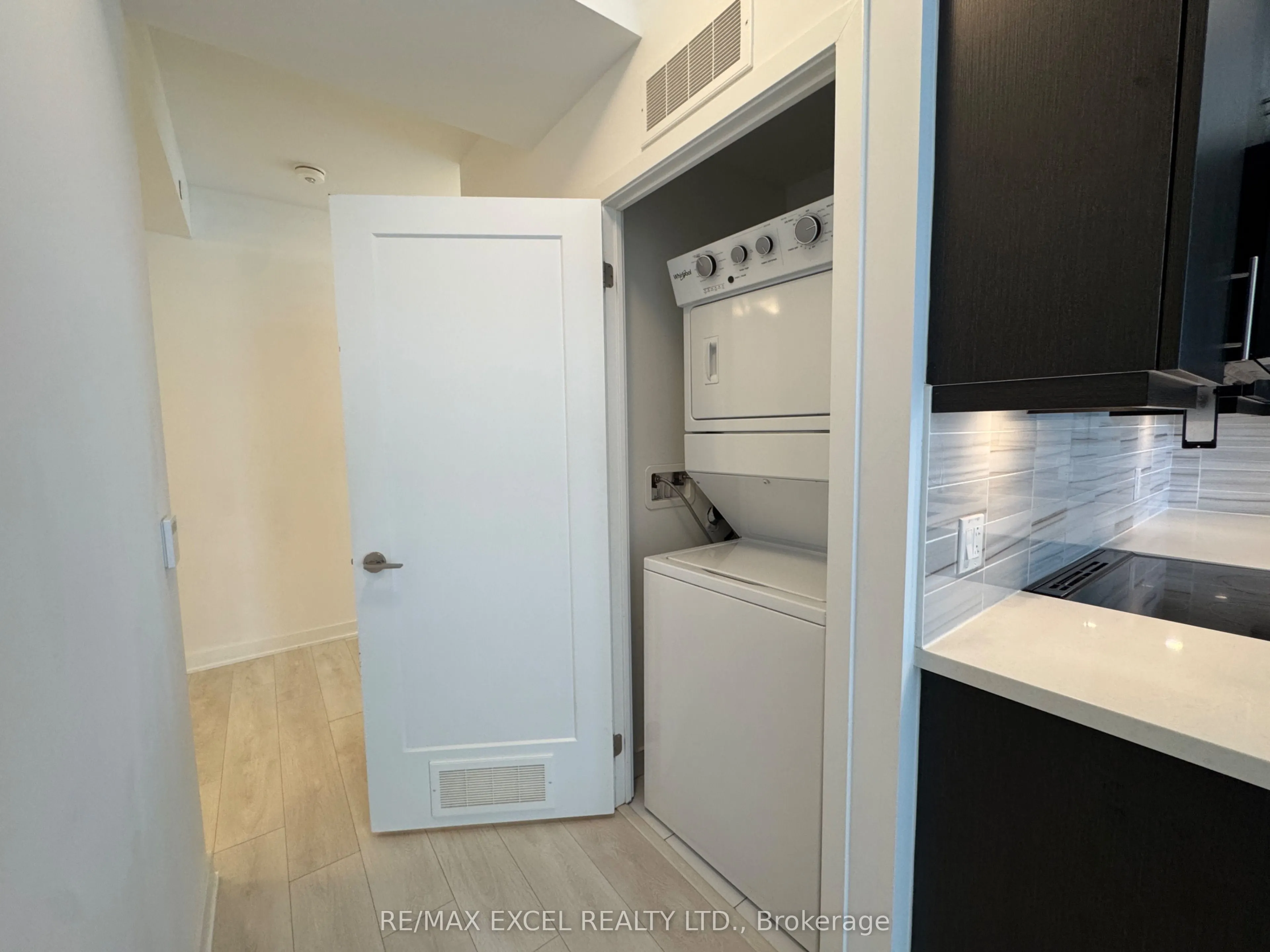 95 Oneida Crescent, #1204