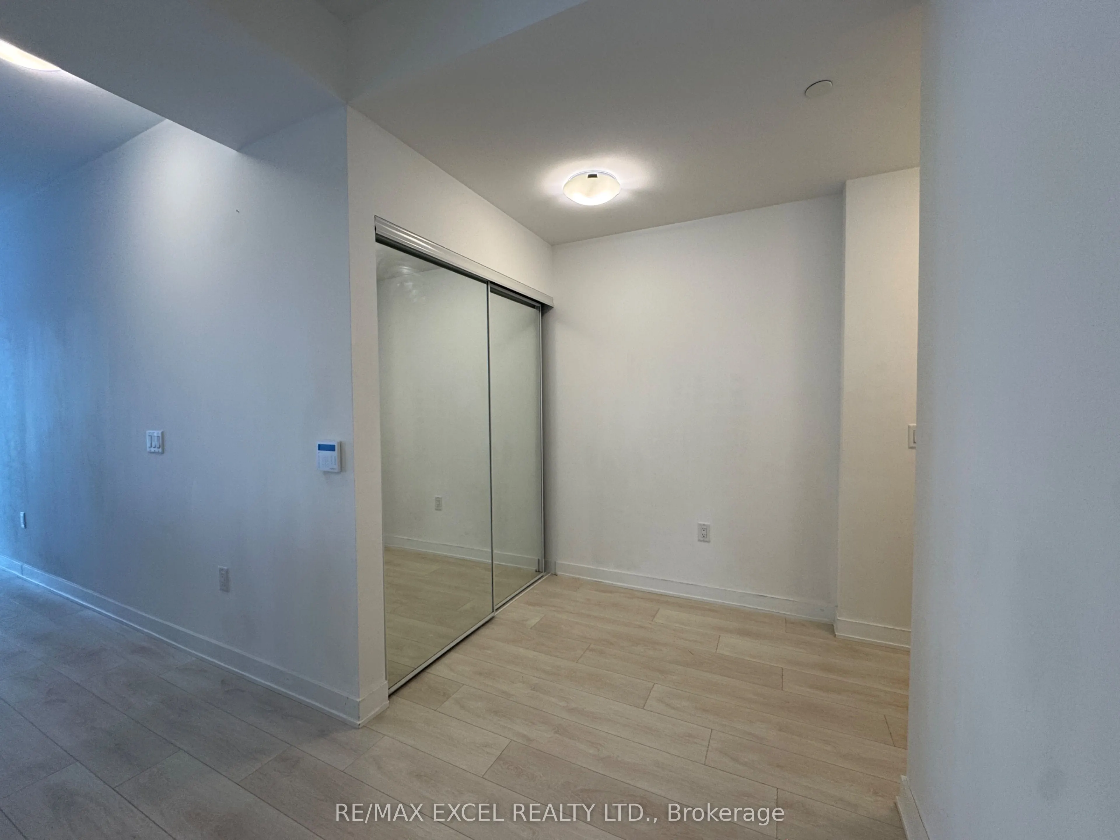 95 Oneida Crescent, #1204