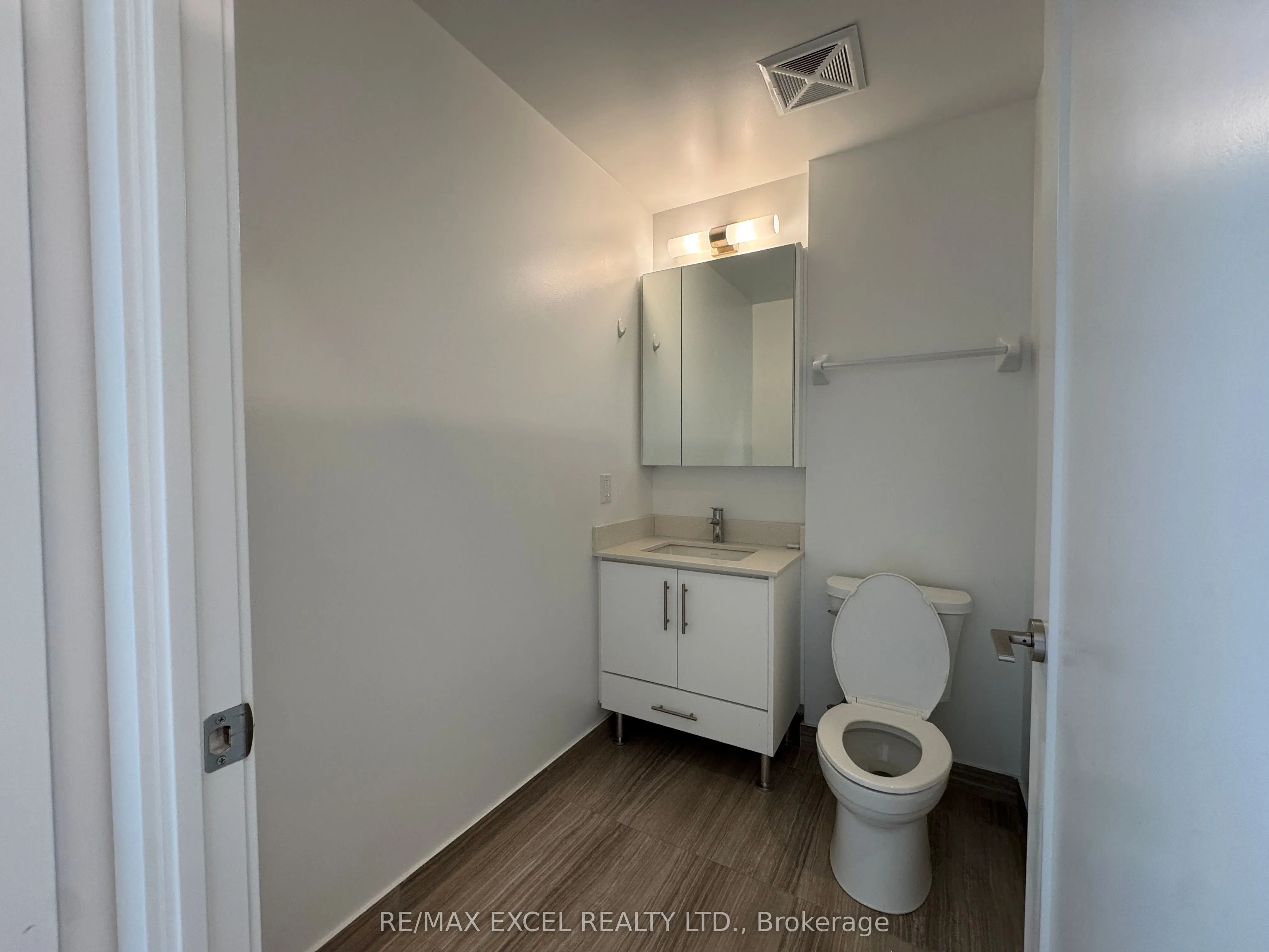 95 Oneida Crescent, #1204