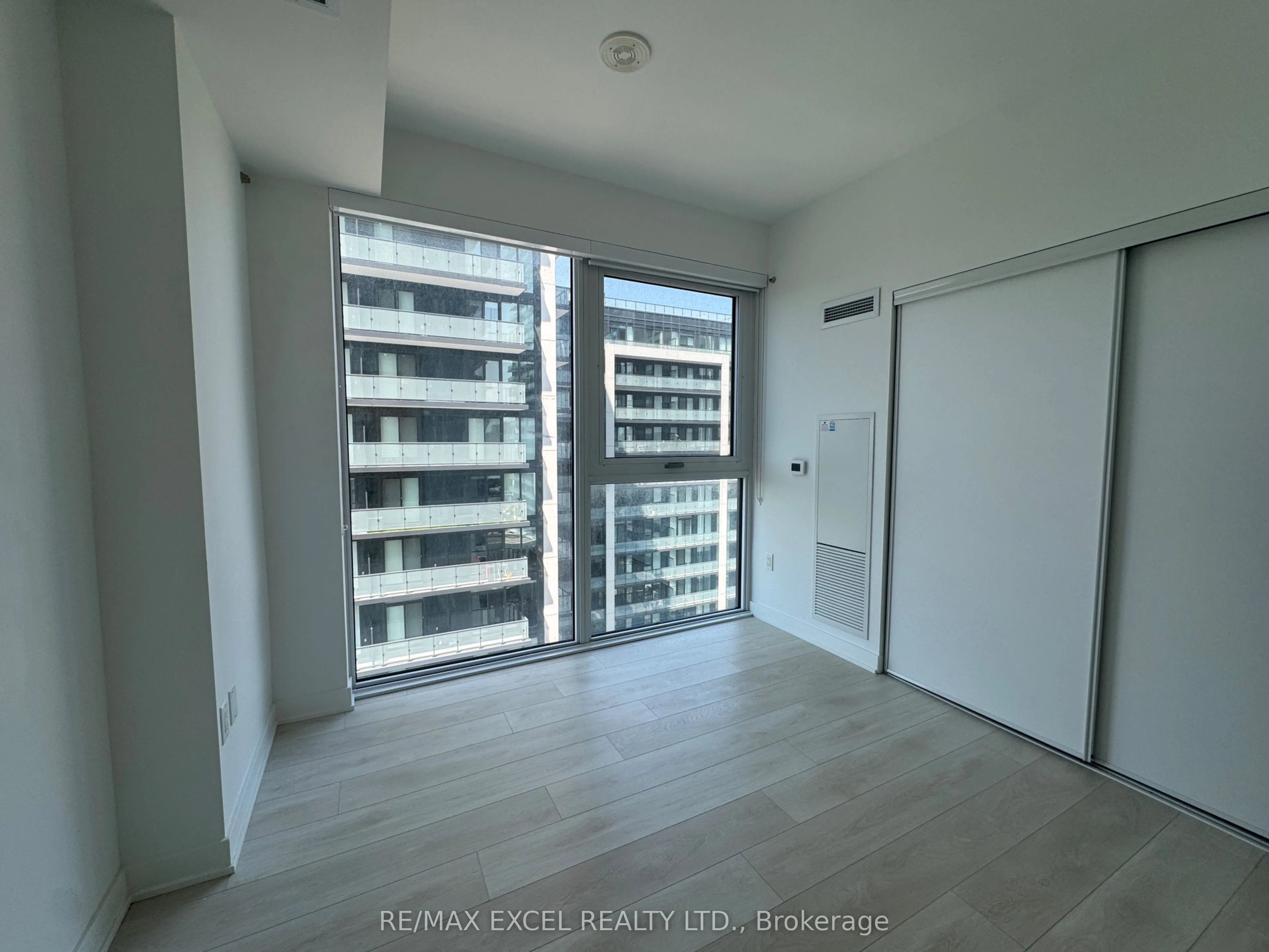 95 Oneida Crescent, #1204