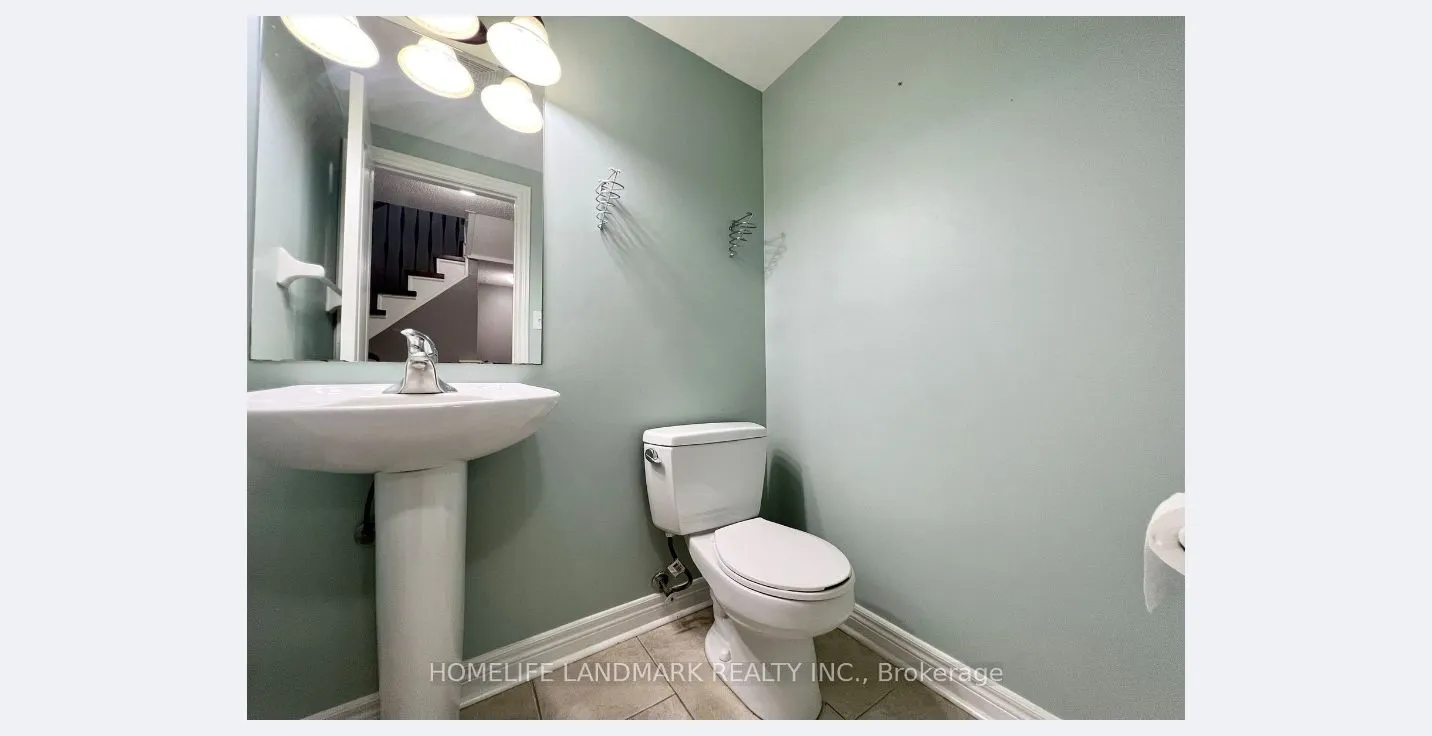 863 Oaktree Crescent