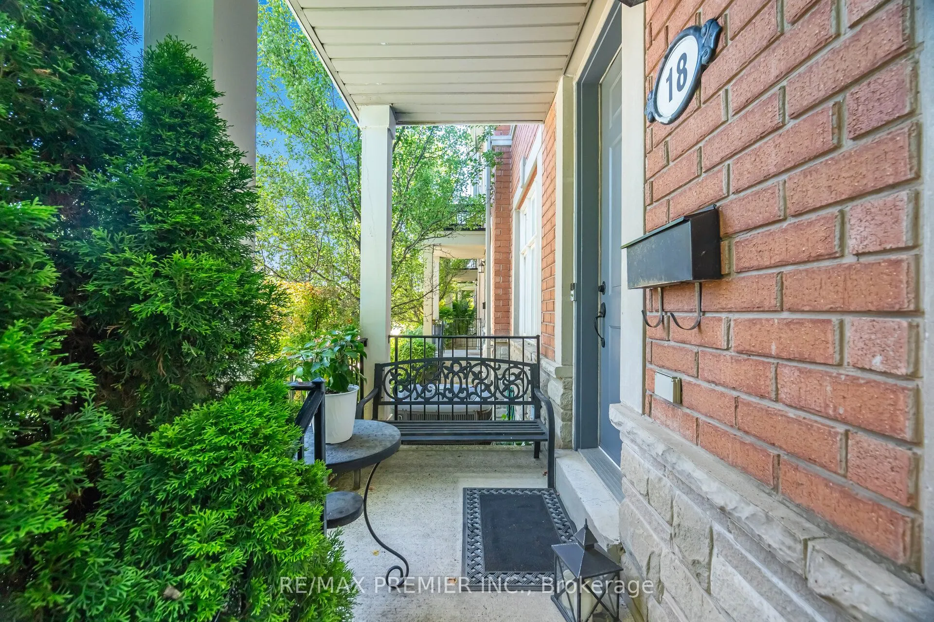 18 Helen Street