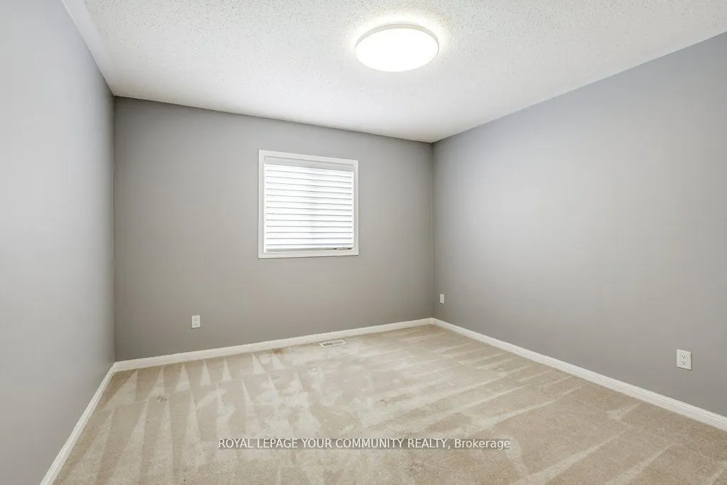 16 Don Hadden Crescent