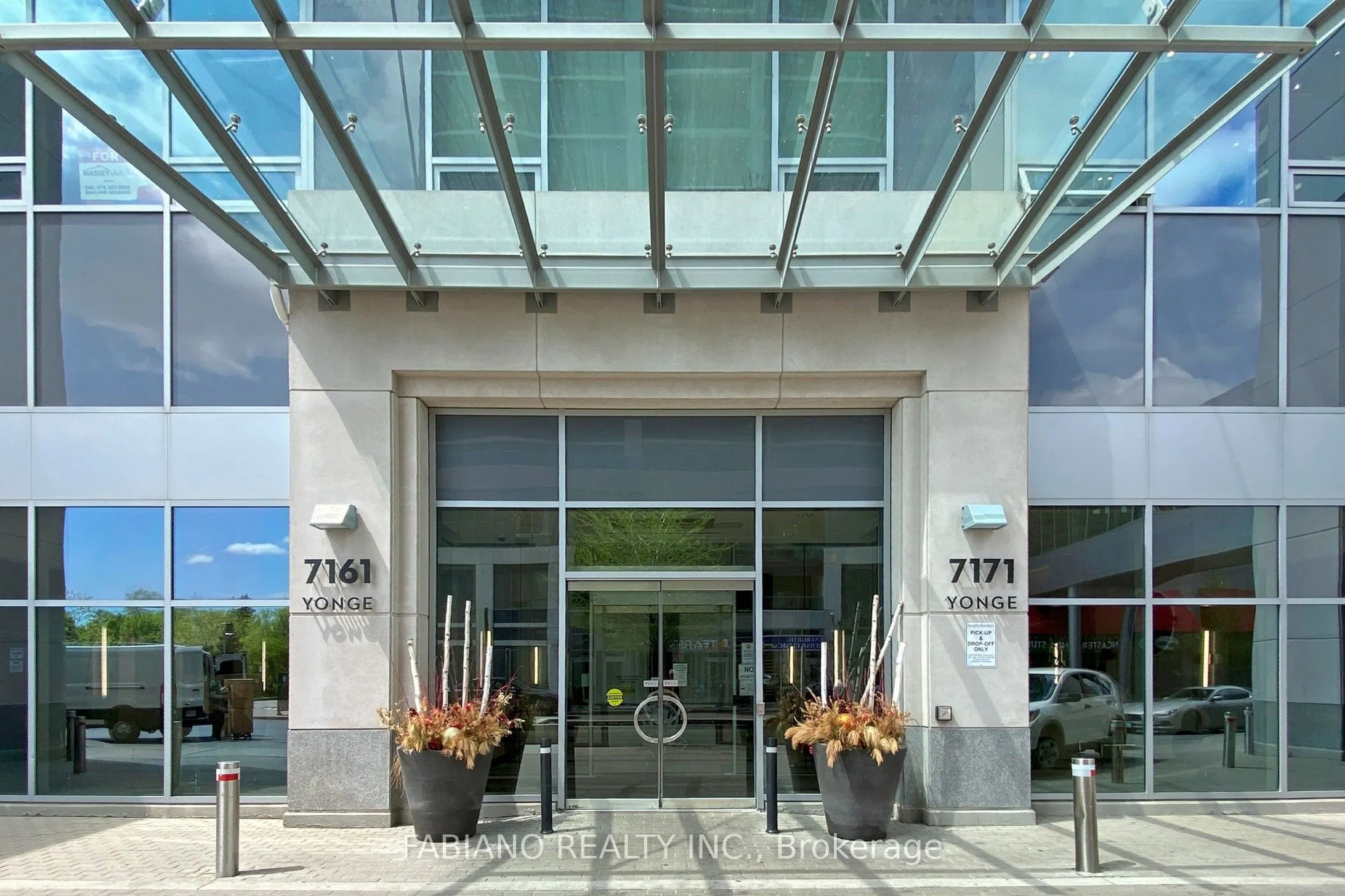 7171 Yonge Street, #2303