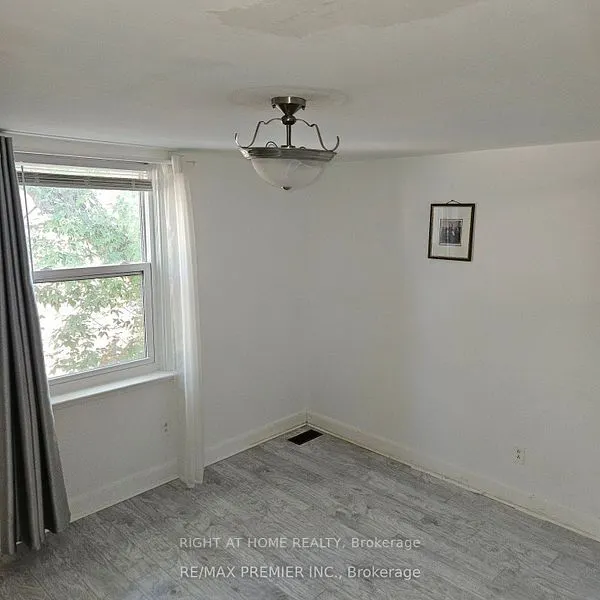 64 Wellington Street E, #2
