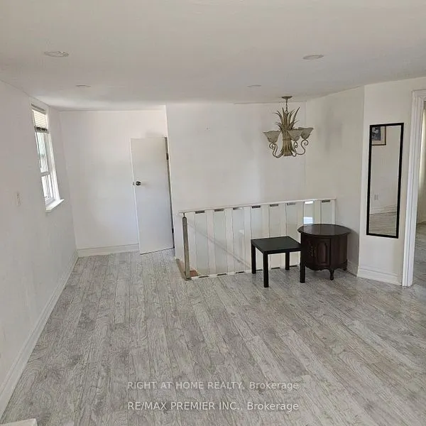 64 Wellington Street E, #2