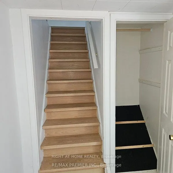 64 Wellington Street E, #2