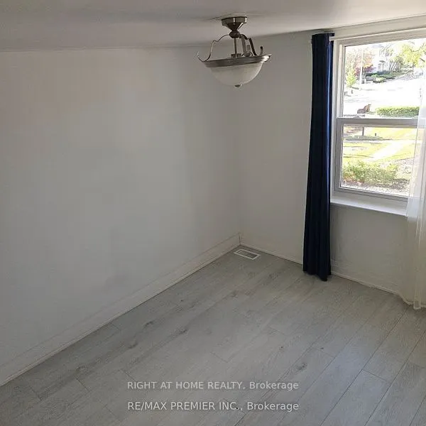 64 Wellington Street E, #2