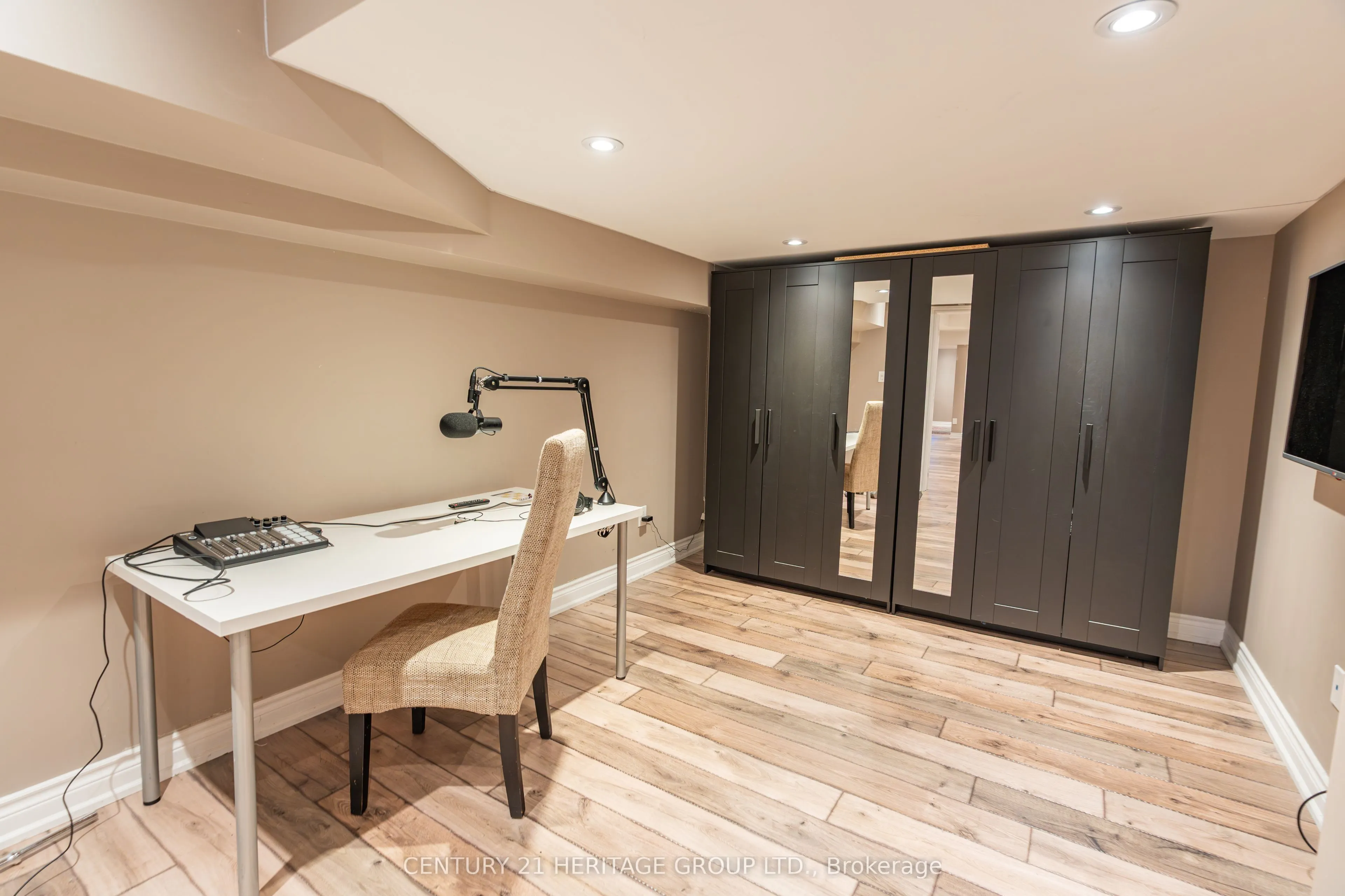 20 Altus Park Drive