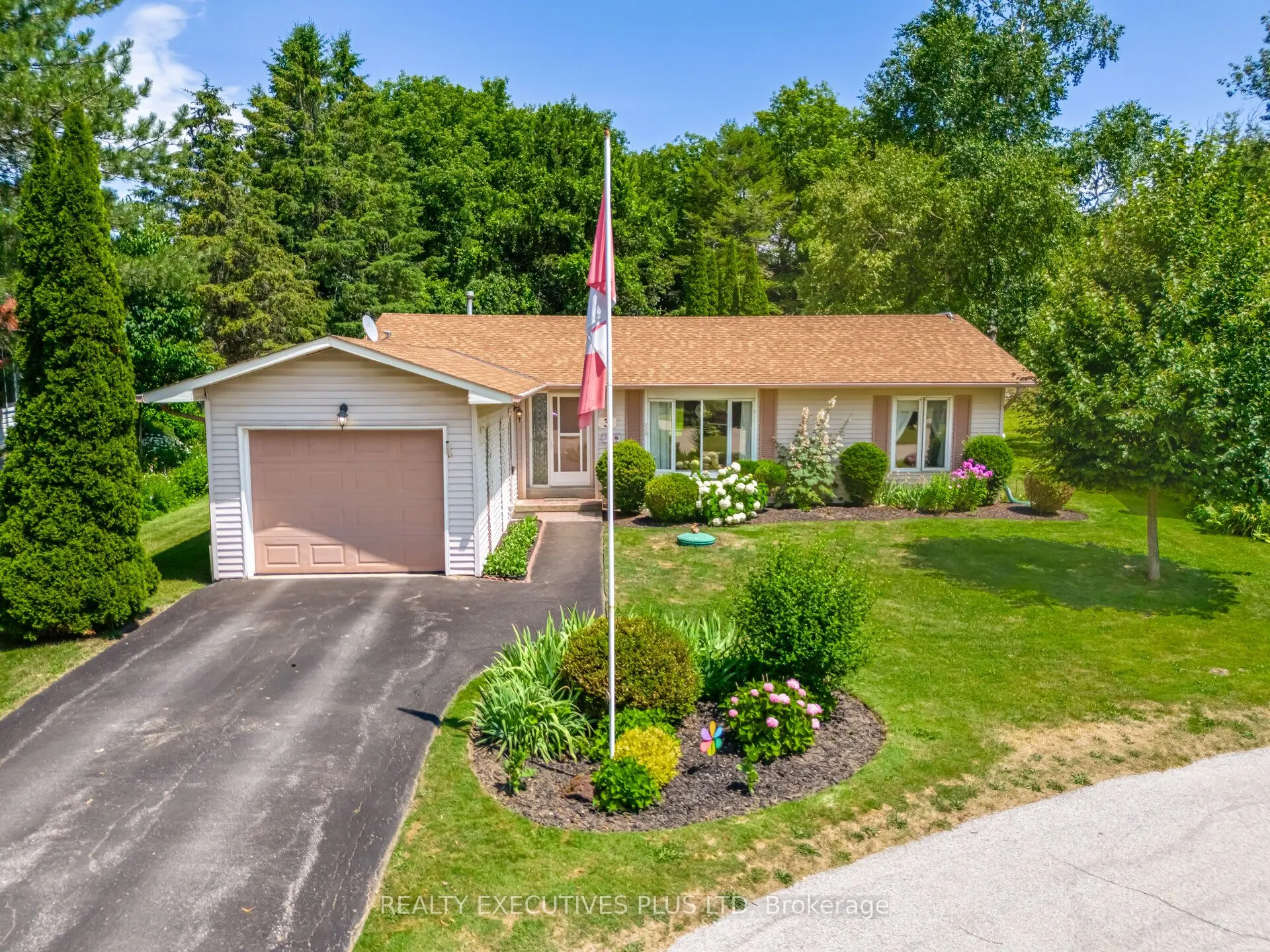 3 Pineview Court