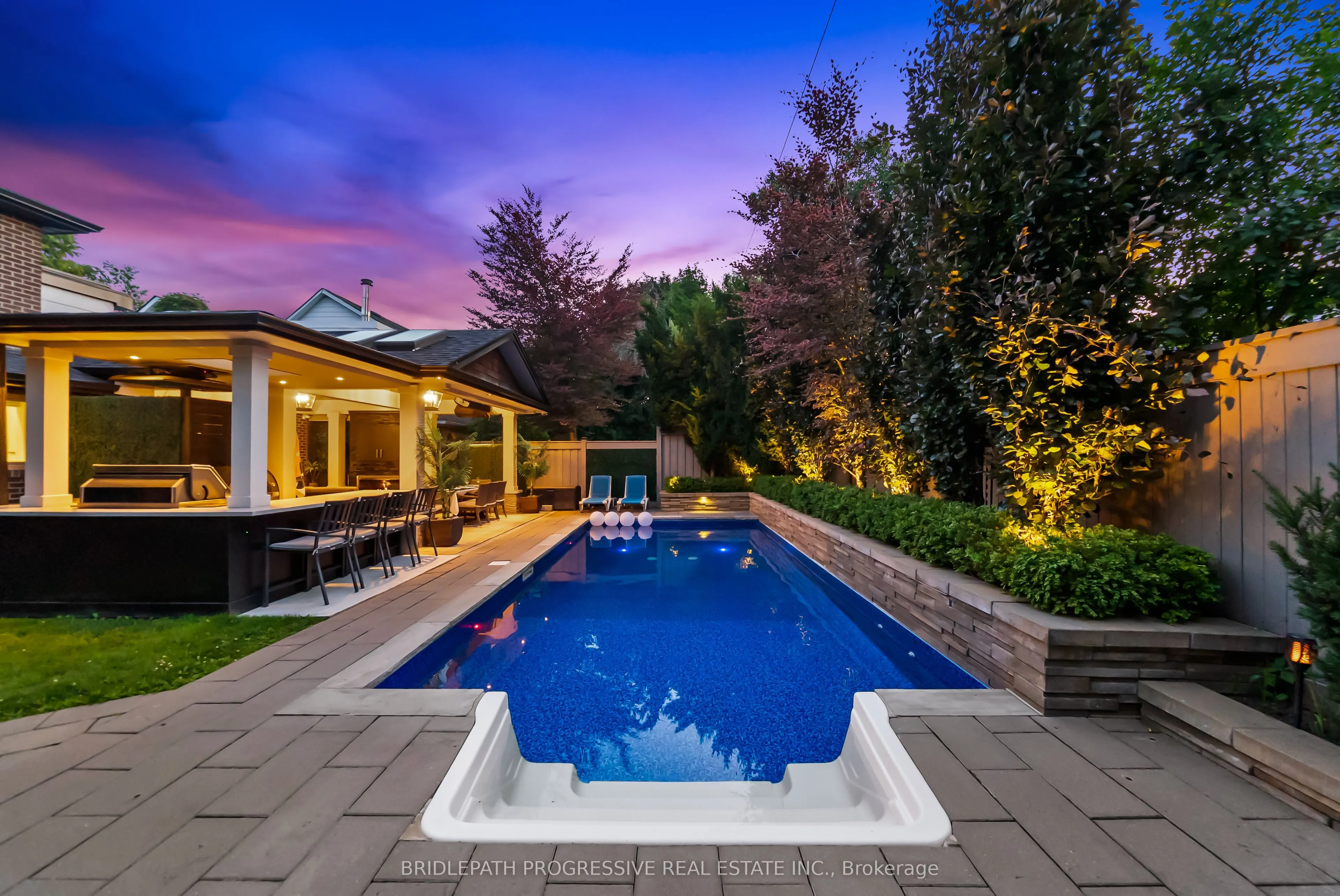 72 Royal Orchard Boulevard