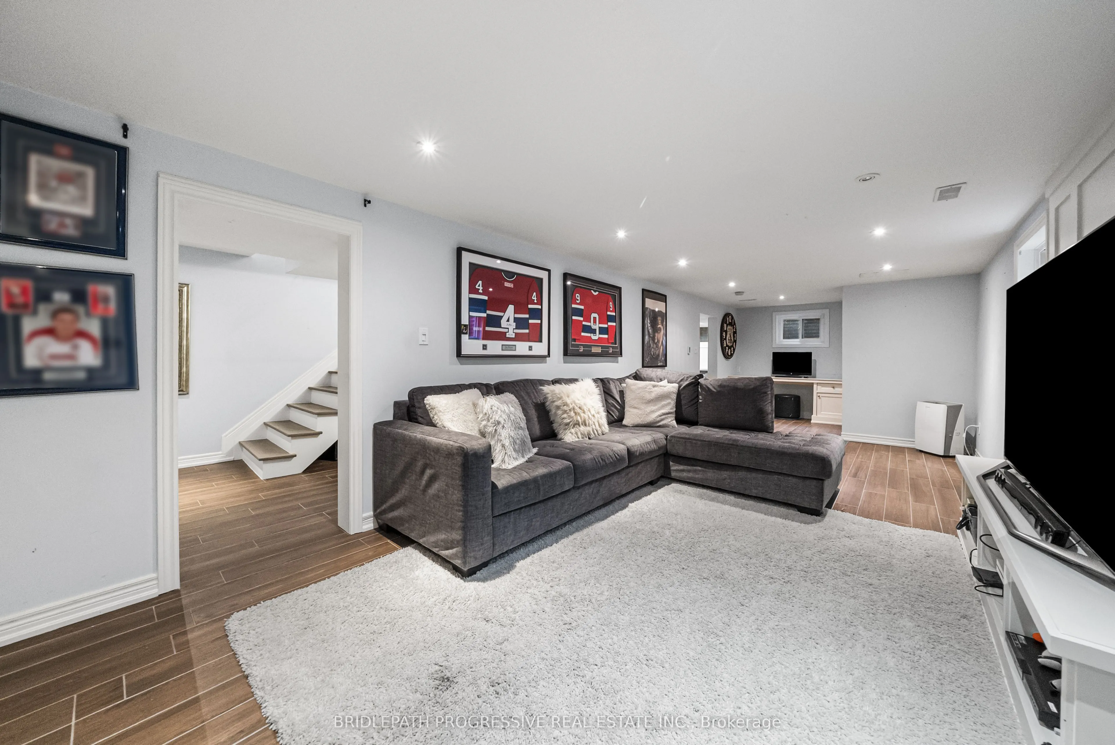 72 Royal Orchard Boulevard