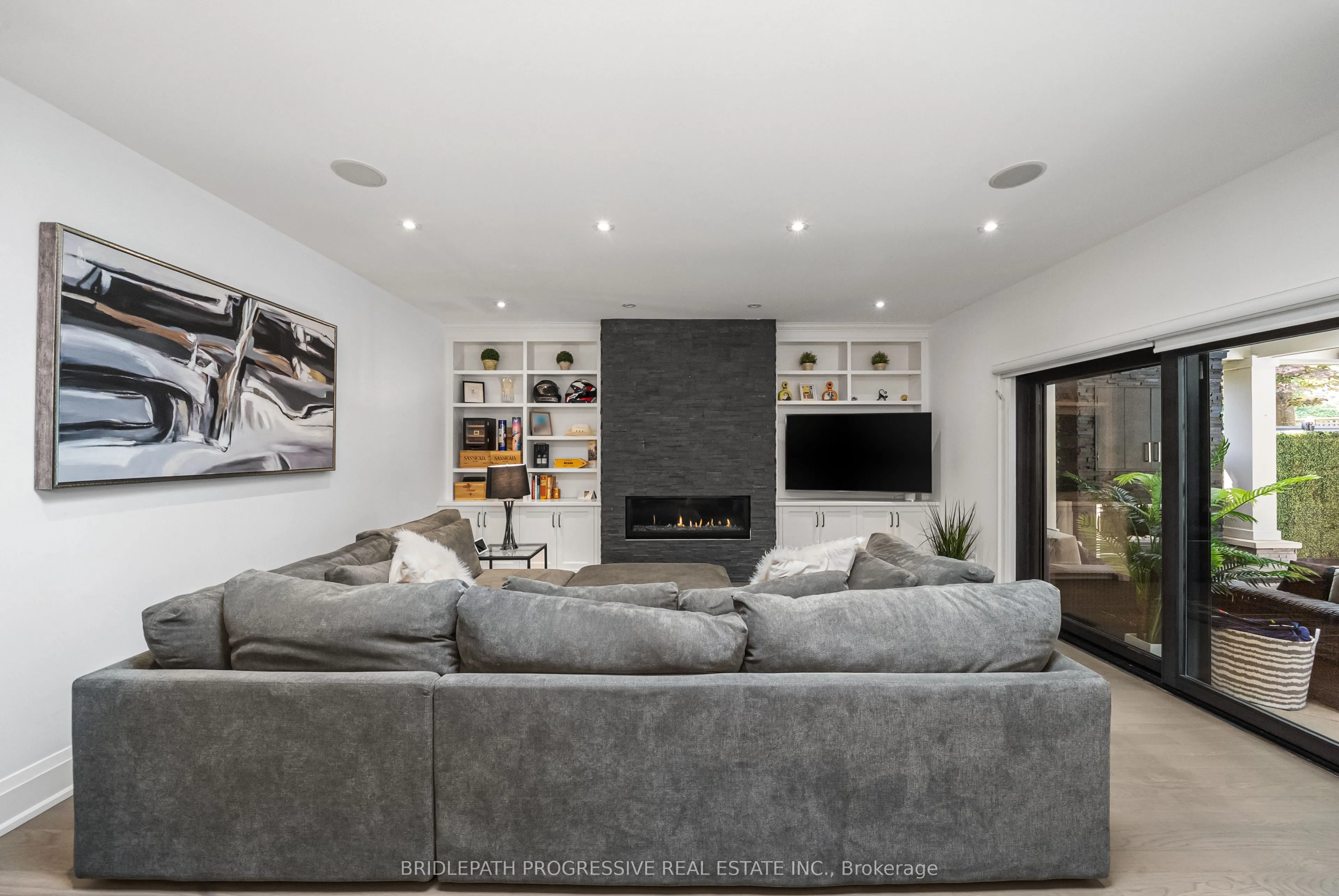 72 Royal Orchard Boulevard