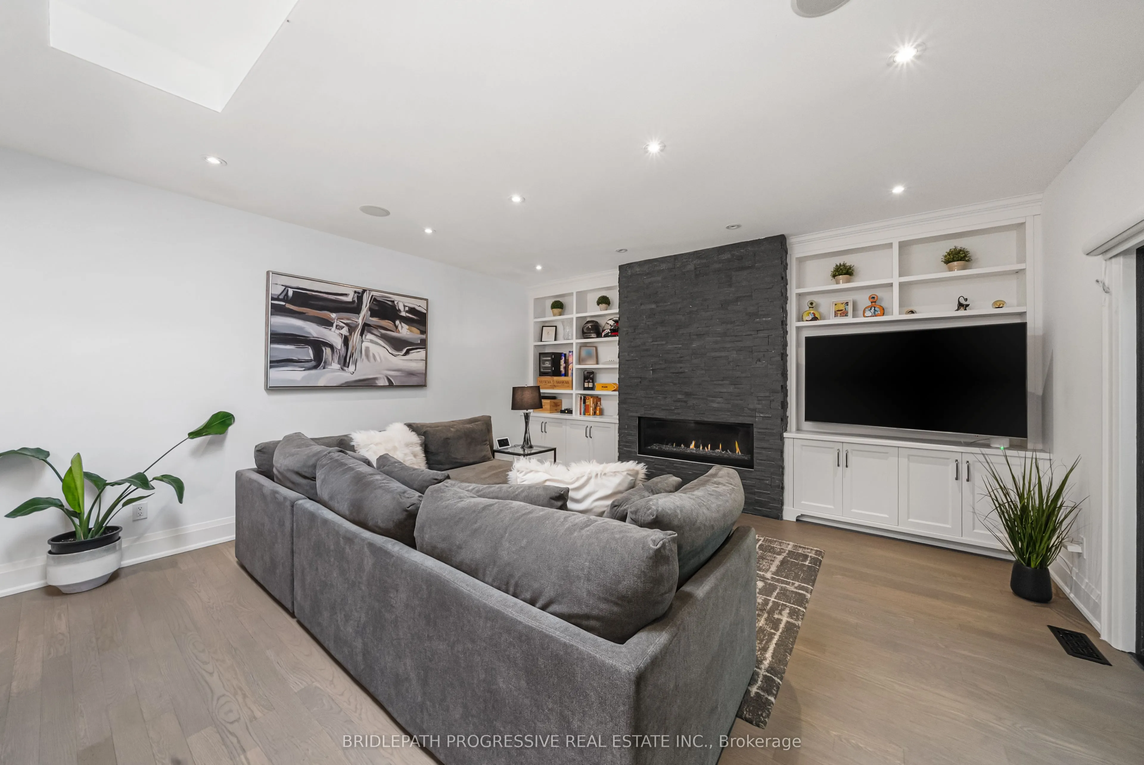 72 Royal Orchard Boulevard