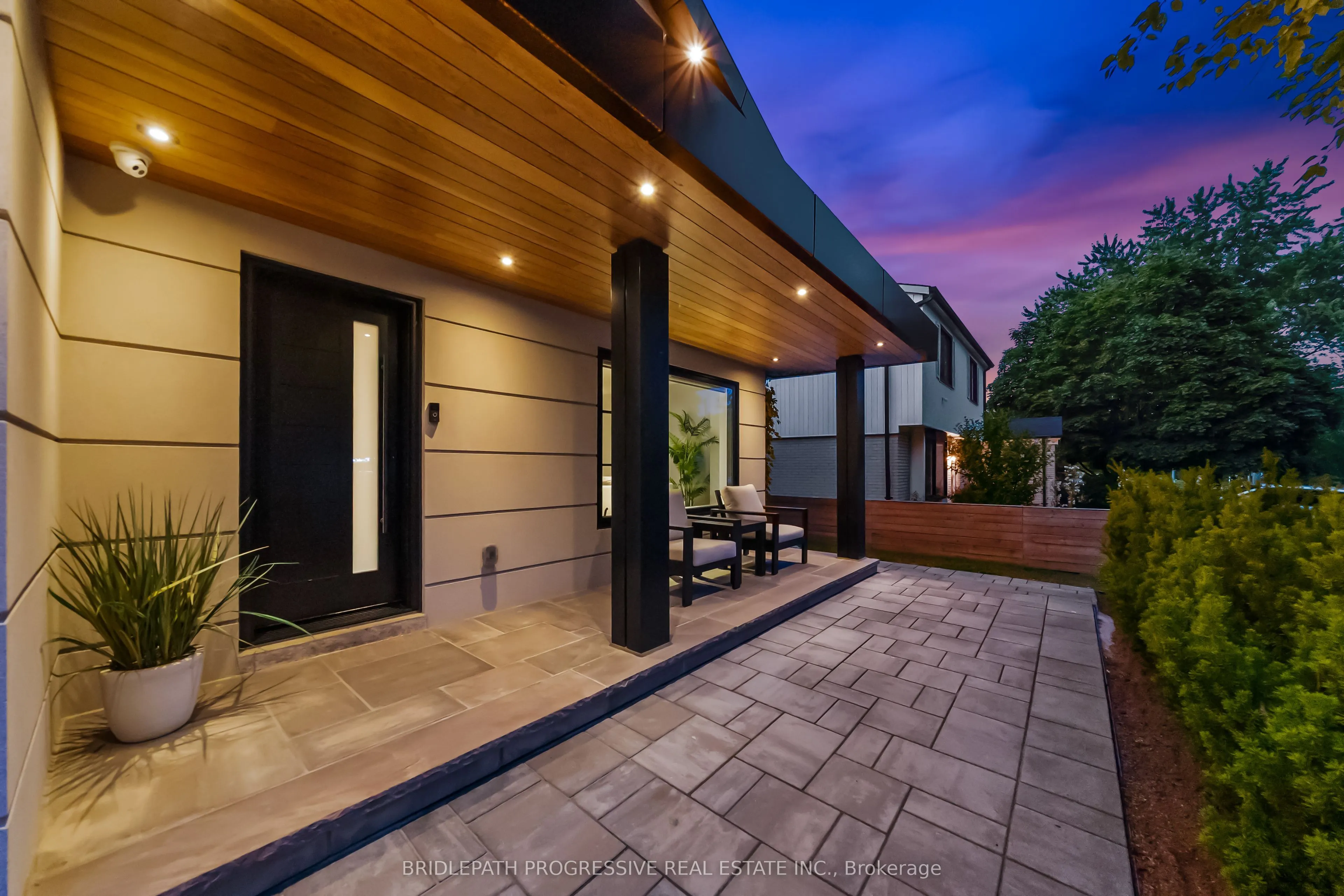 72 Royal Orchard Boulevard