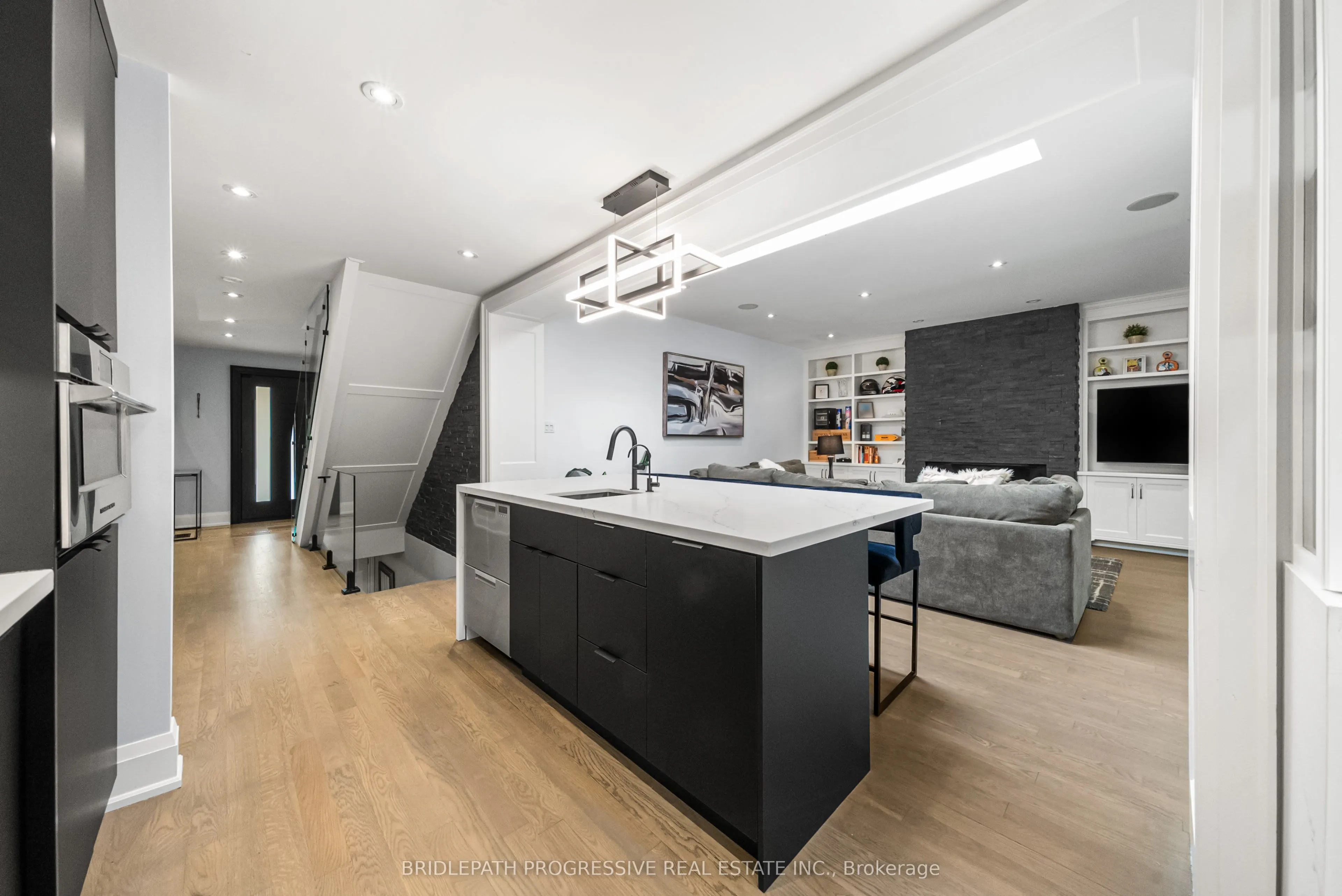 72 Royal Orchard Boulevard