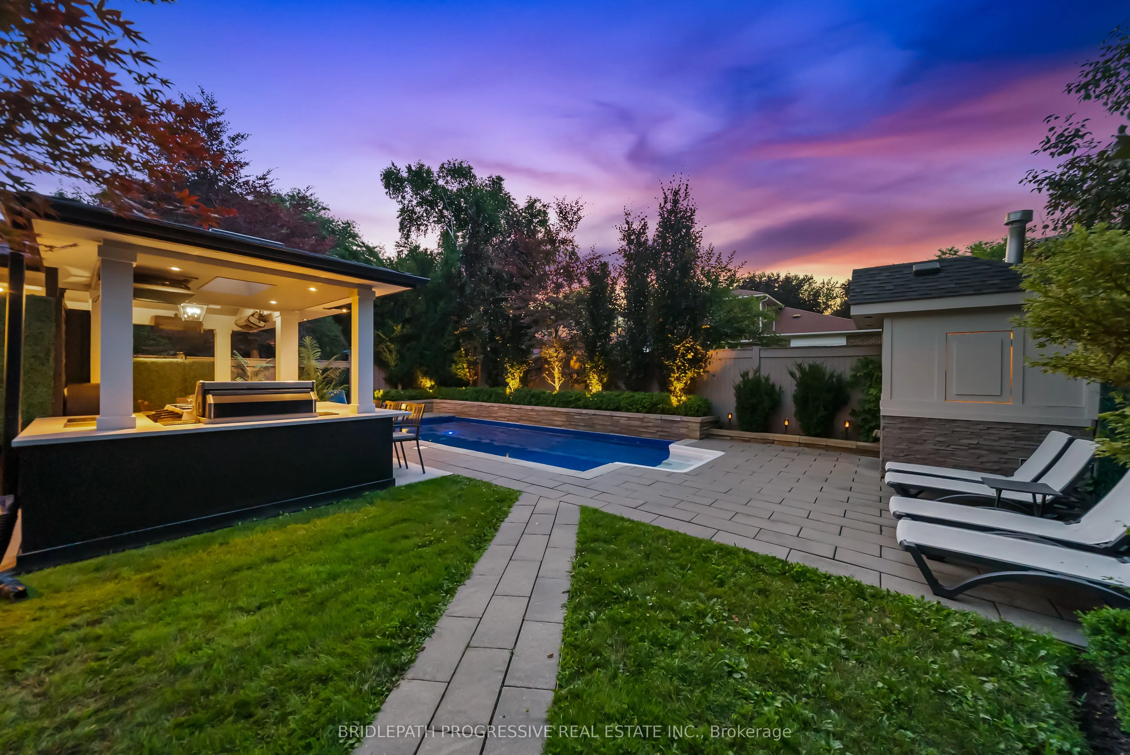 72 Royal Orchard Boulevard