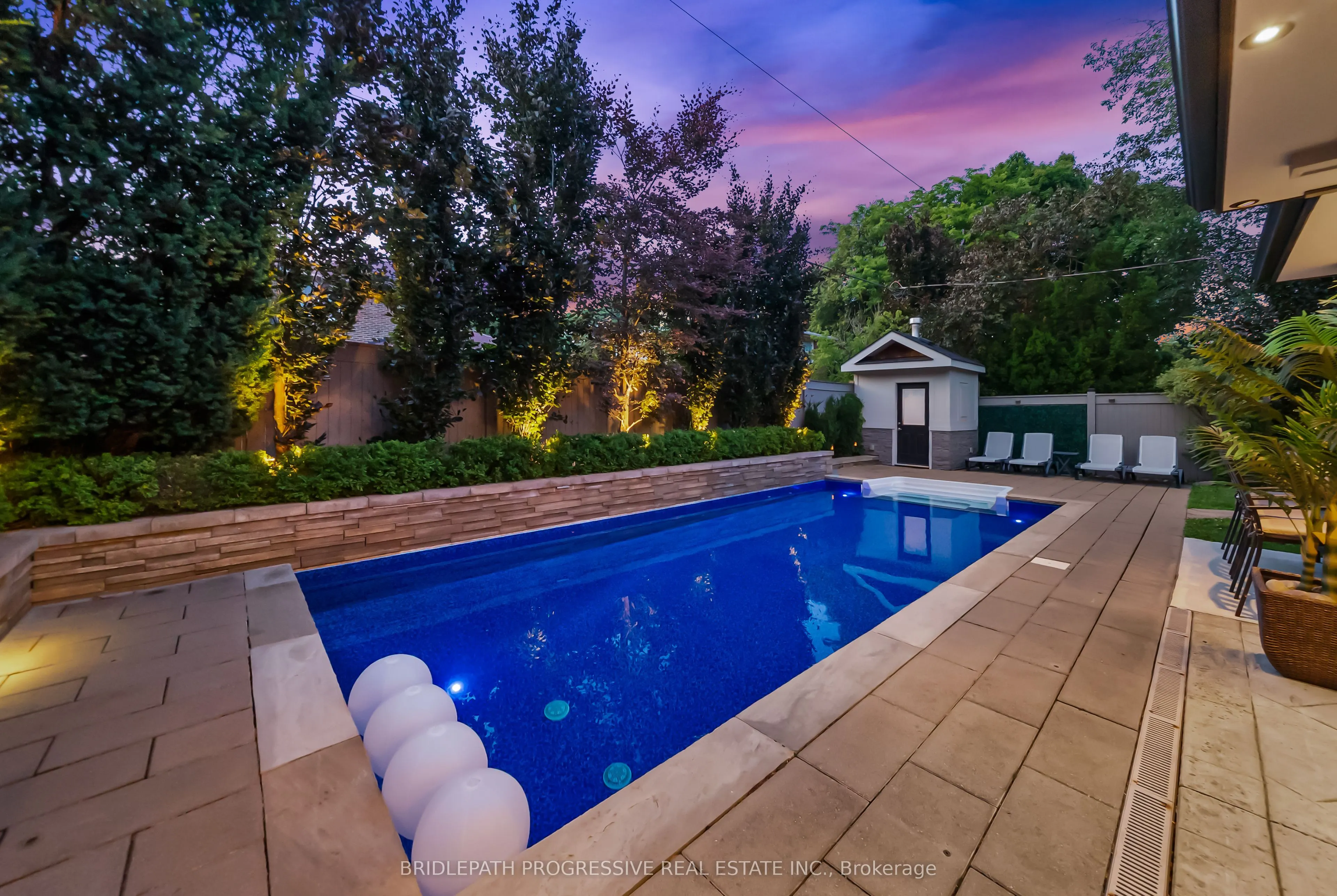 72 Royal Orchard Boulevard