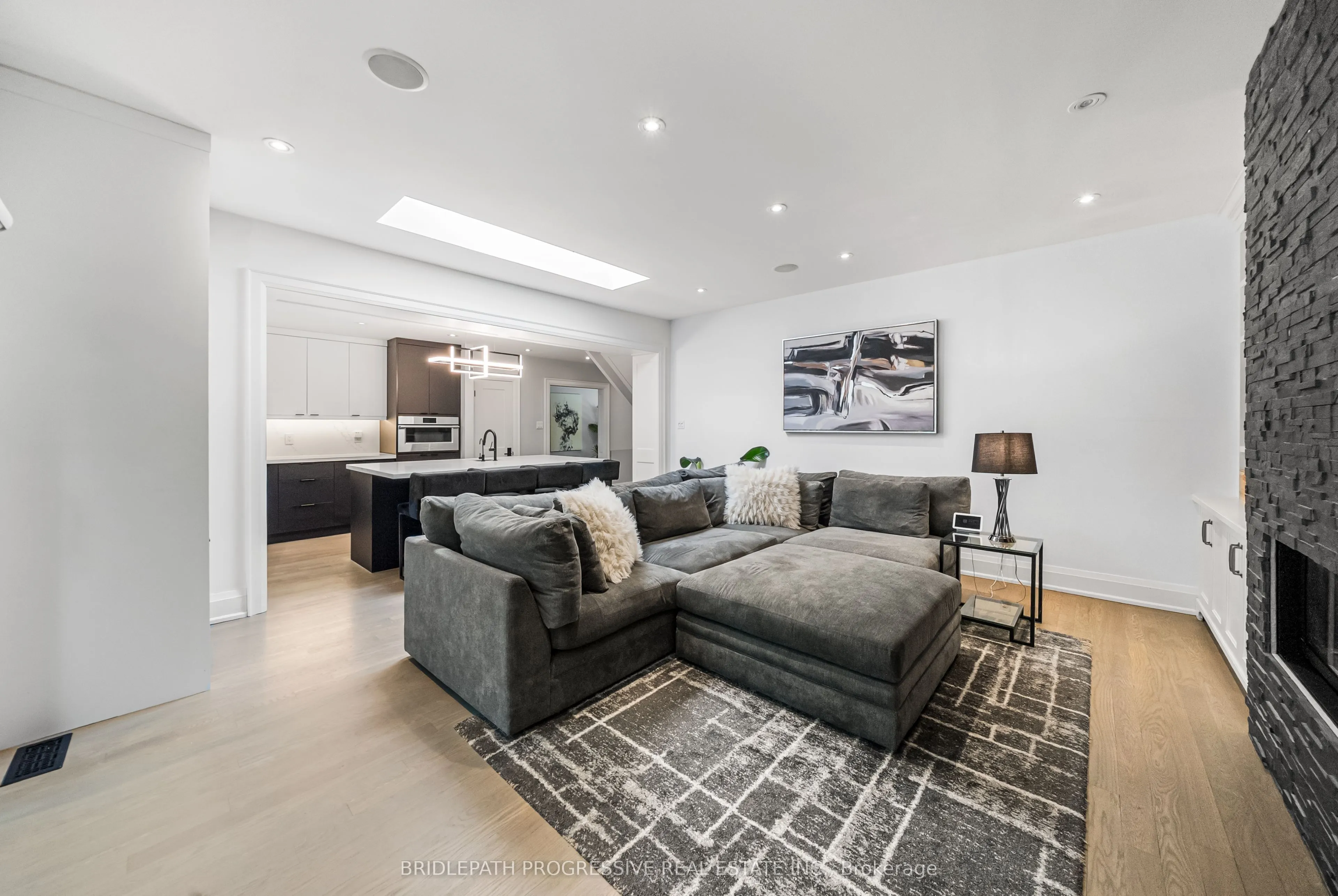 72 Royal Orchard Boulevard