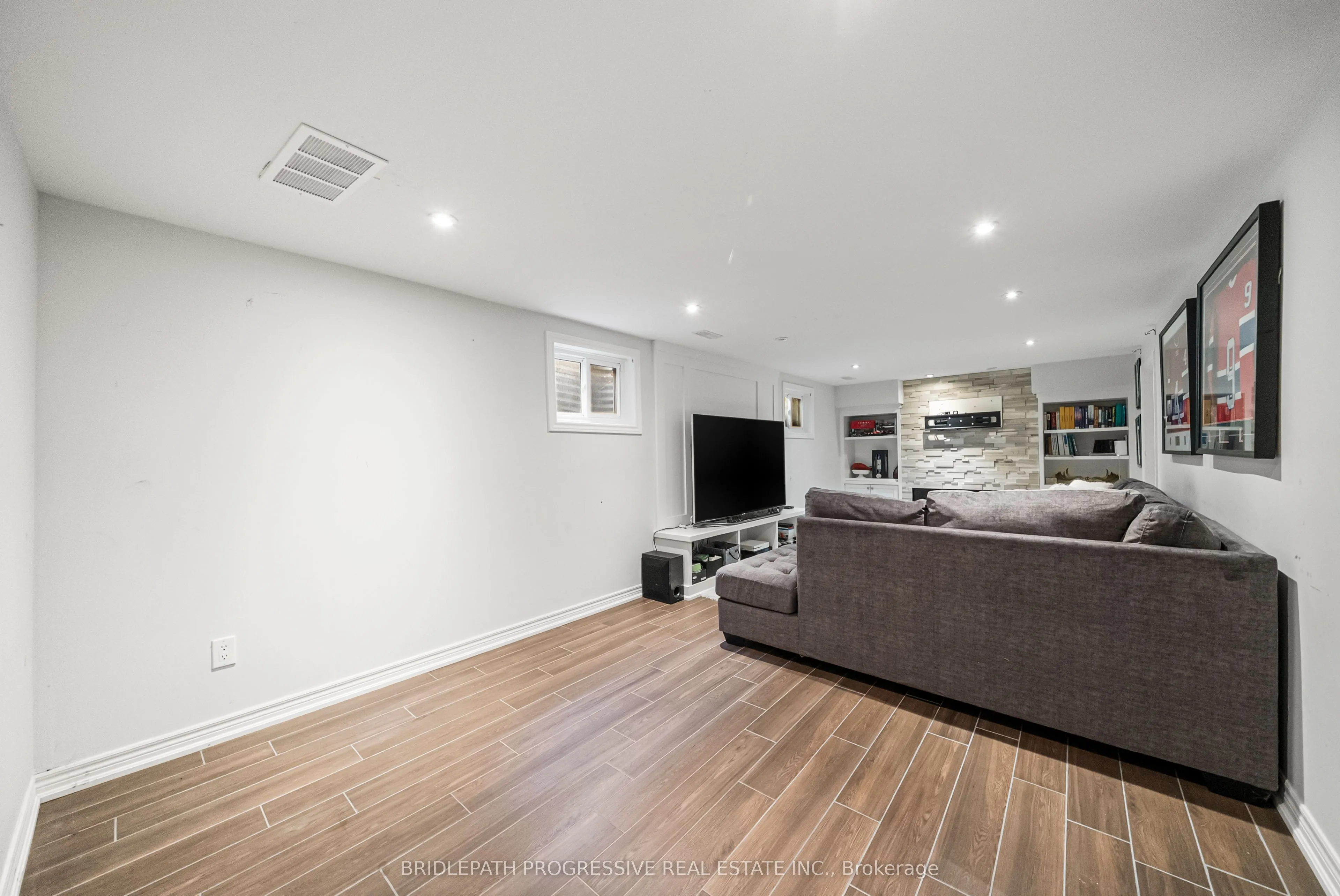 72 Royal Orchard Boulevard