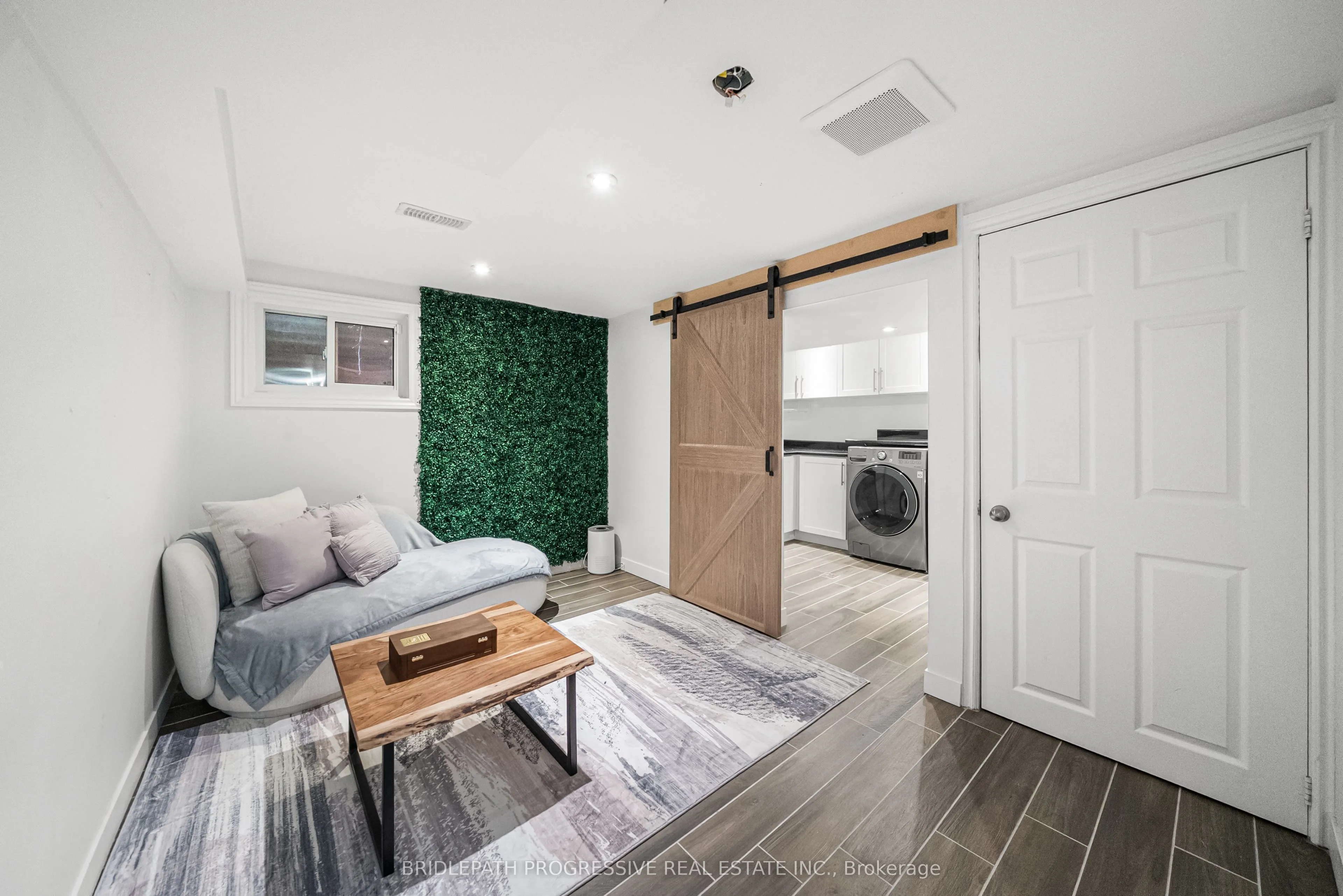 72 Royal Orchard Boulevard