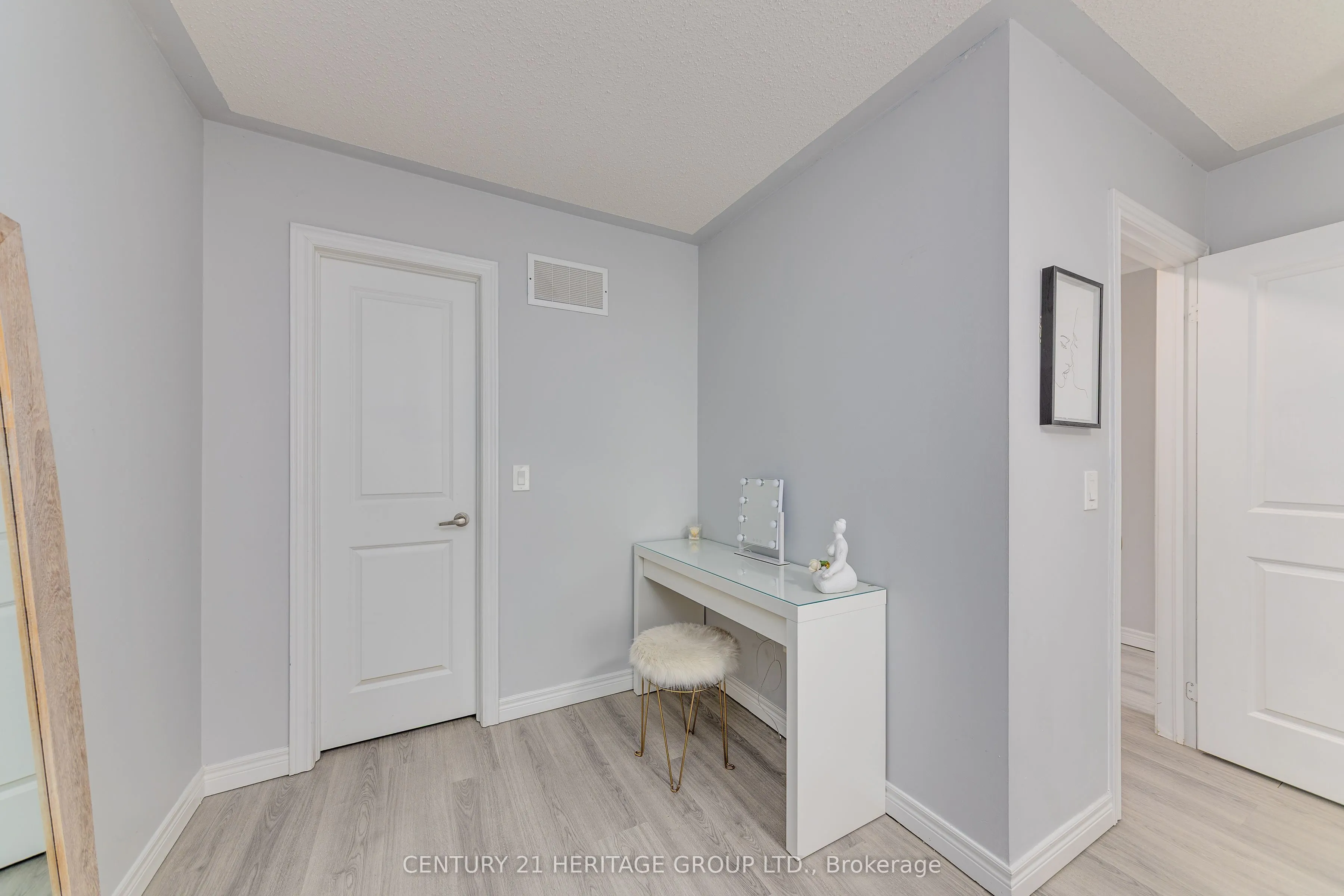 61 Kingsmere Crescent