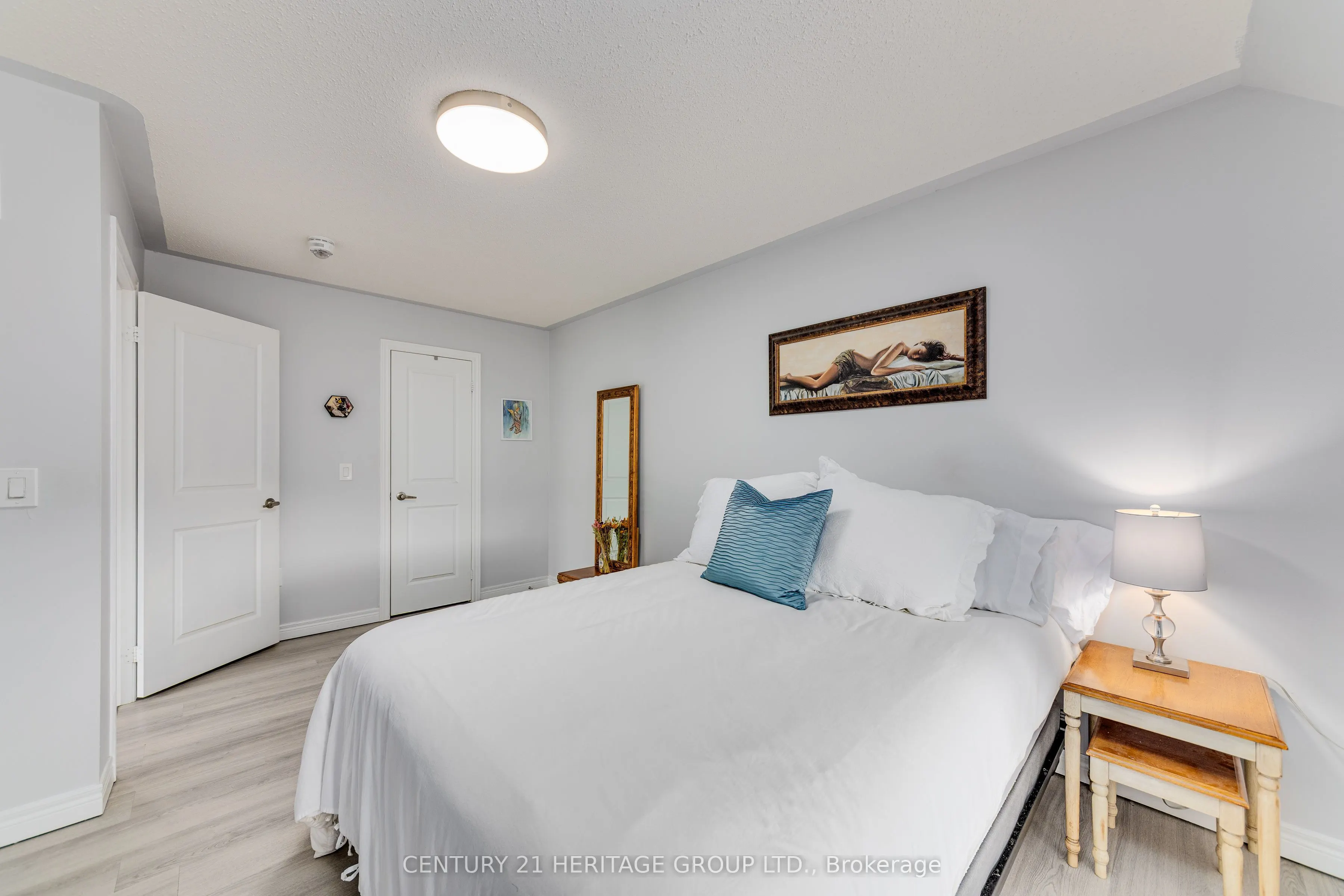 61 Kingsmere Crescent