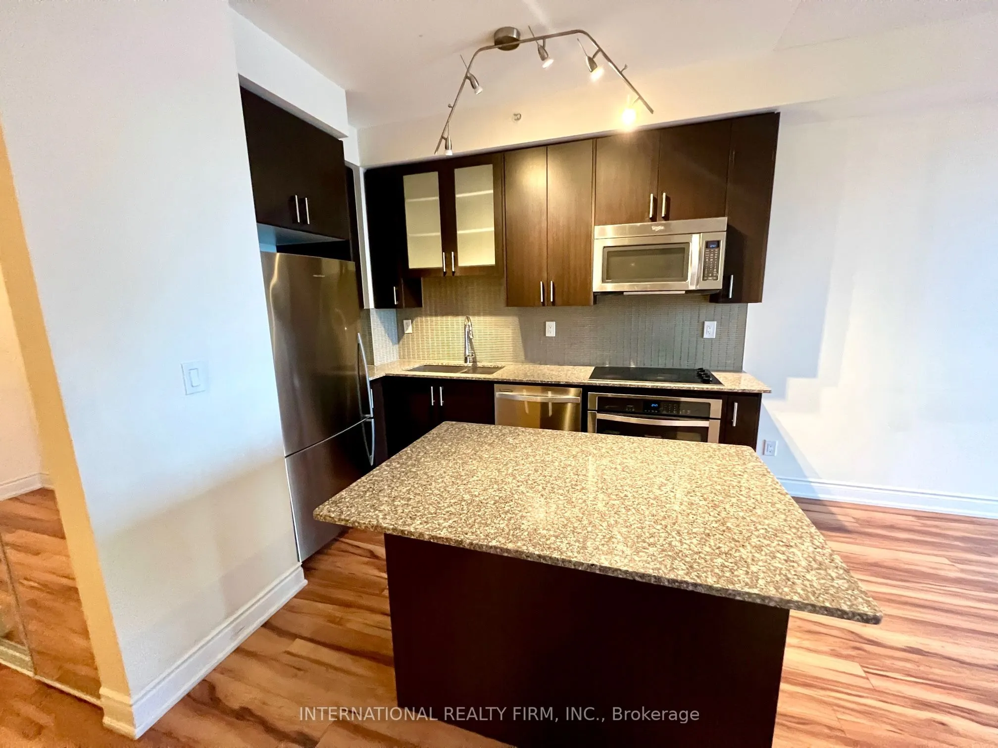 9090 Yonge Street, #606B