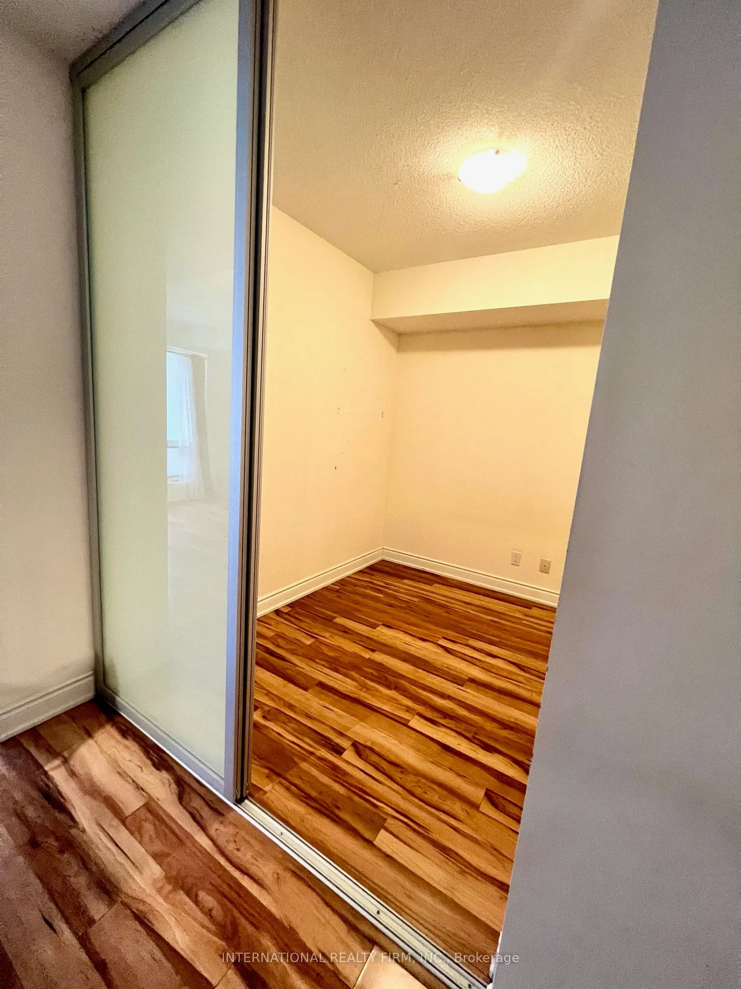 9090 Yonge Street, #606B