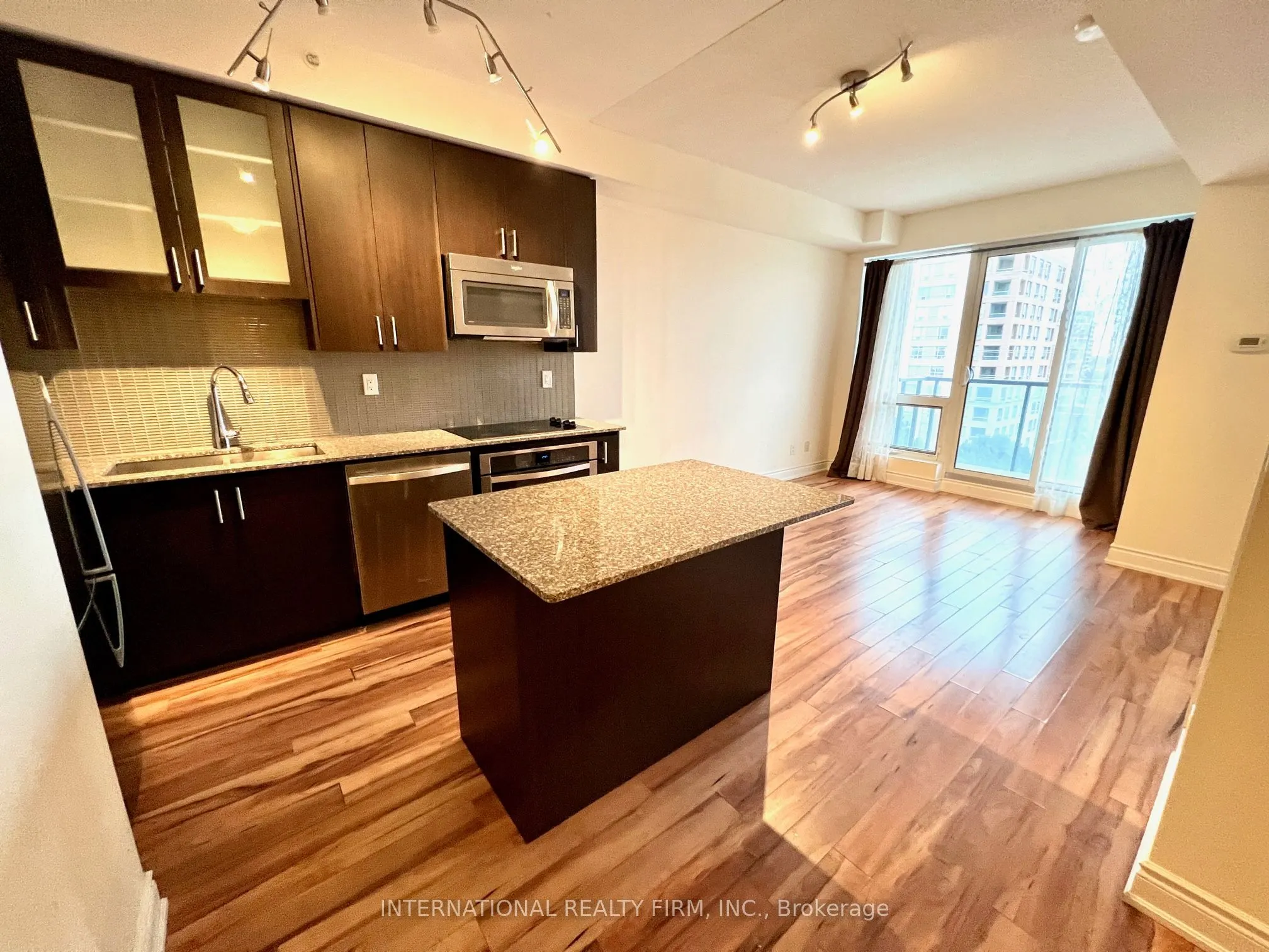 9090 Yonge Street, #606B