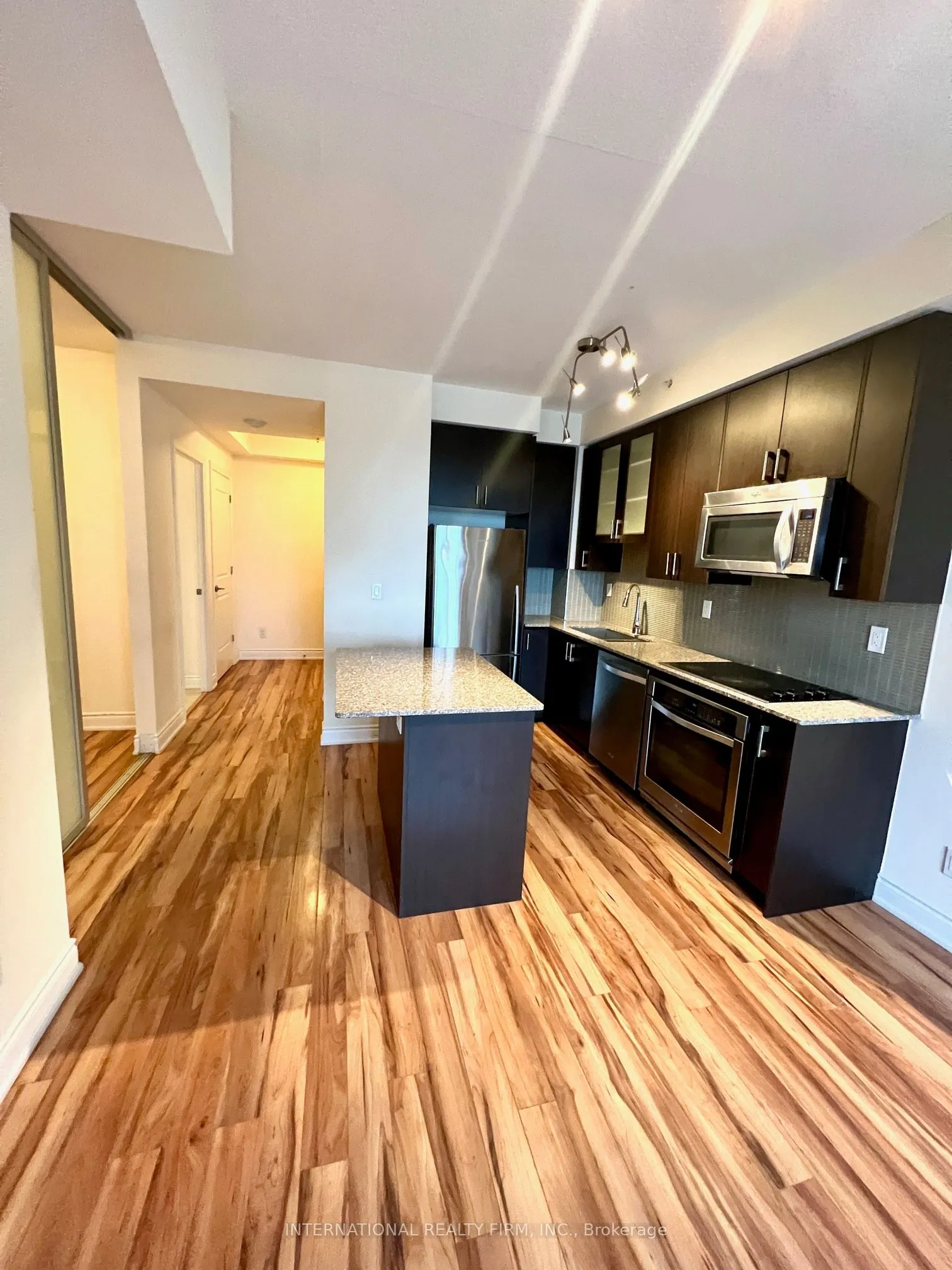 9090 Yonge Street, #606B