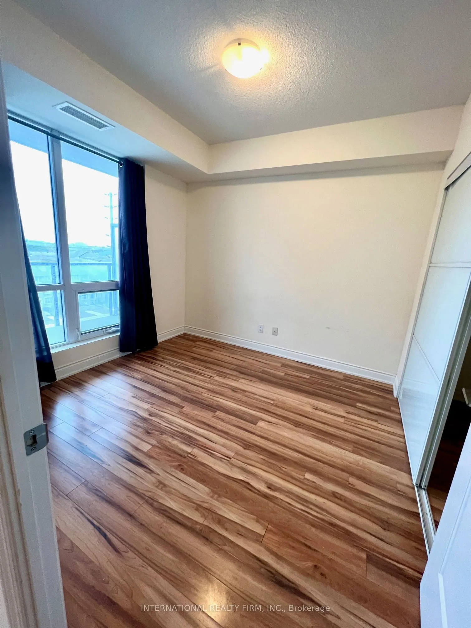 9090 Yonge Street, #606B
