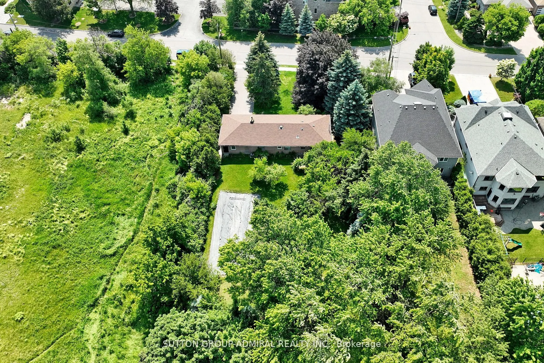 27 Vaughan Boulevard