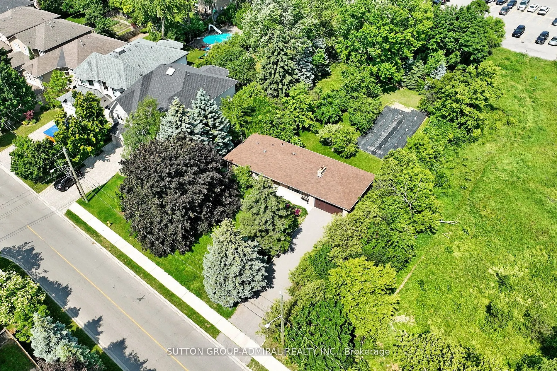 27 Vaughan Boulevard
