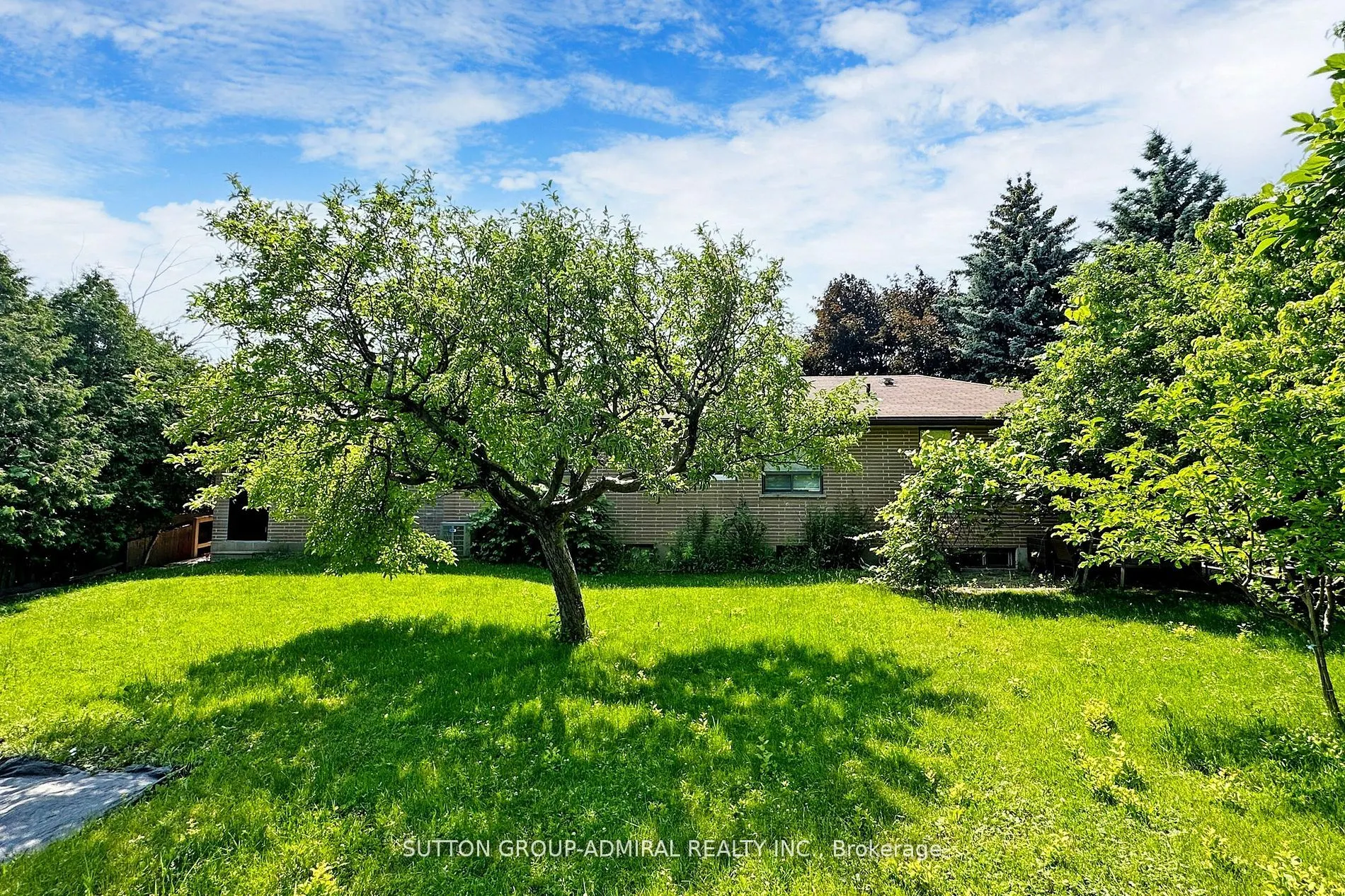 27 Vaughan Boulevard