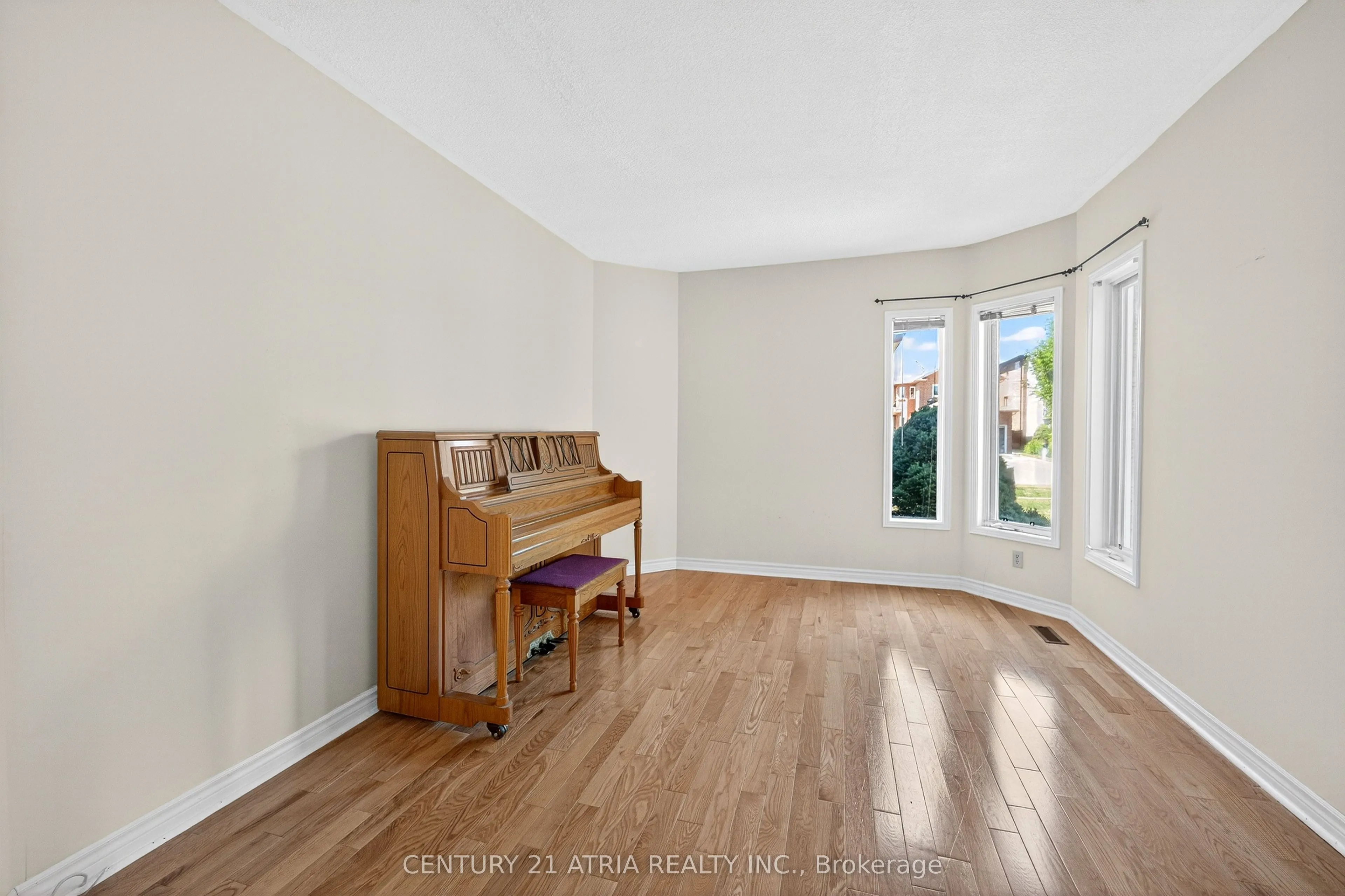 135 Larratt Lane