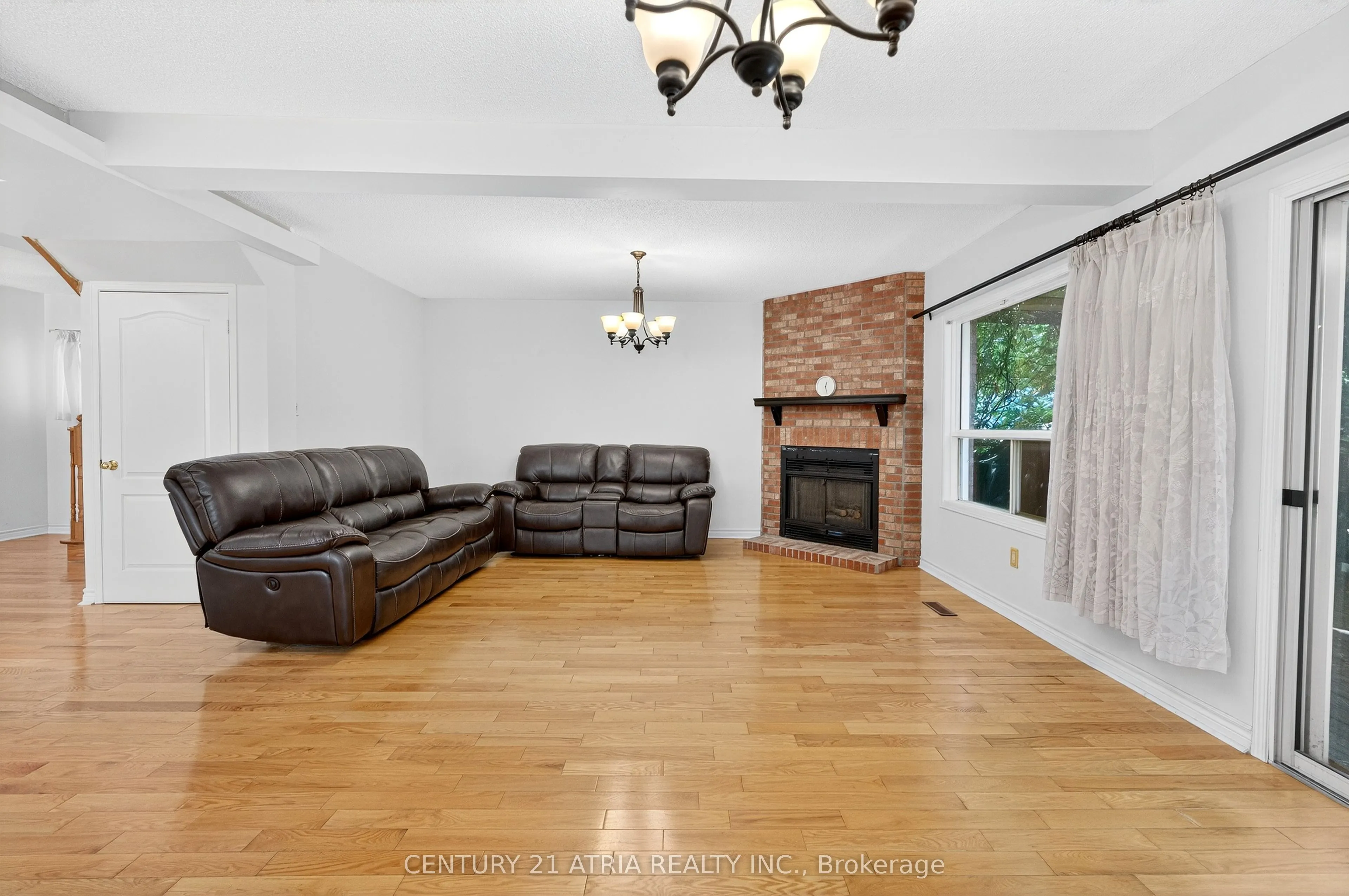 135 Larratt Lane