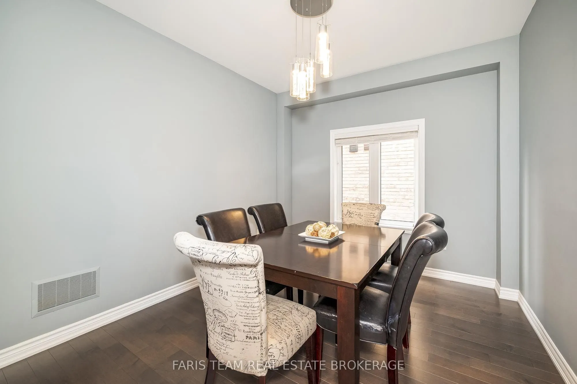 1464 Farrow Crescent