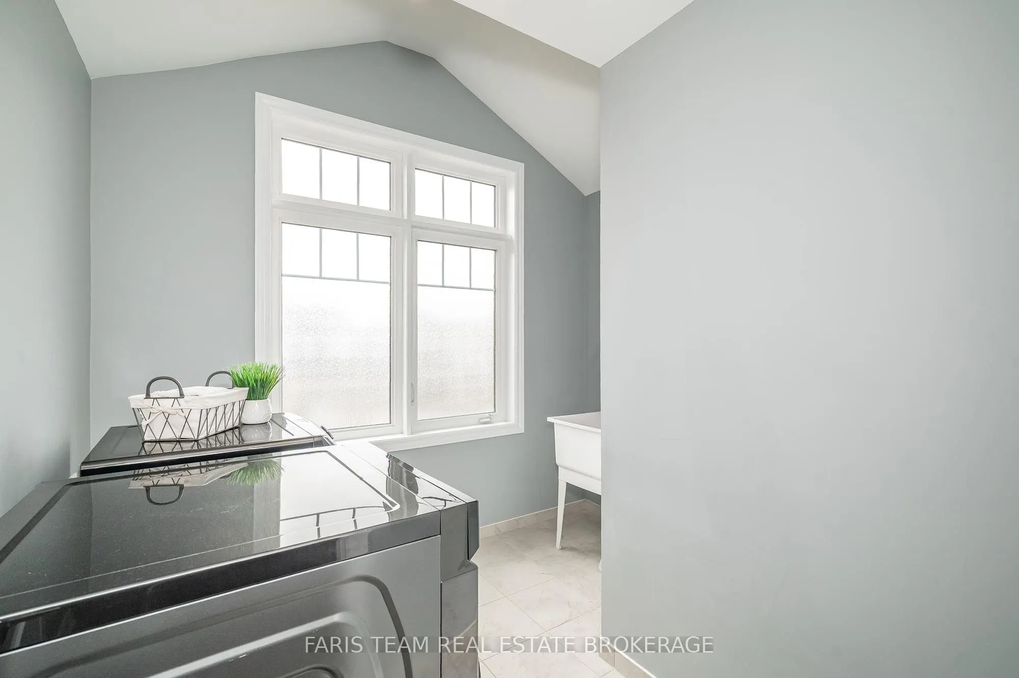 1464 Farrow Crescent