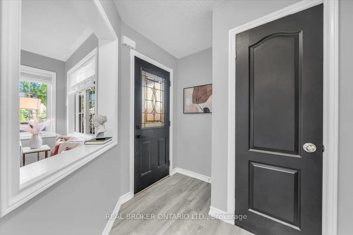 543 Heddle Crescent