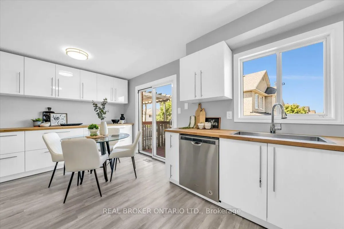 543 Heddle Crescent