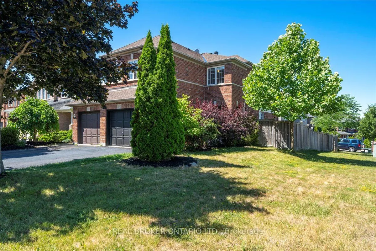 543 Heddle Crescent
