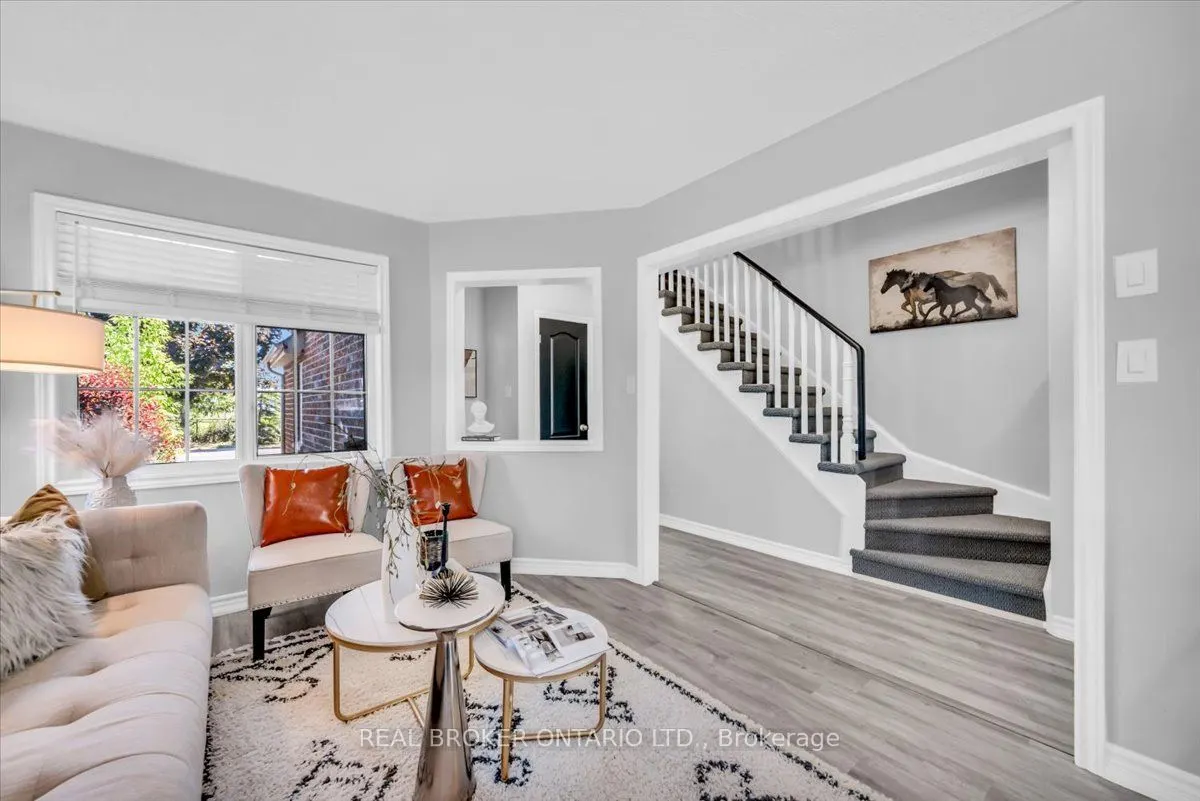 543 Heddle Crescent
