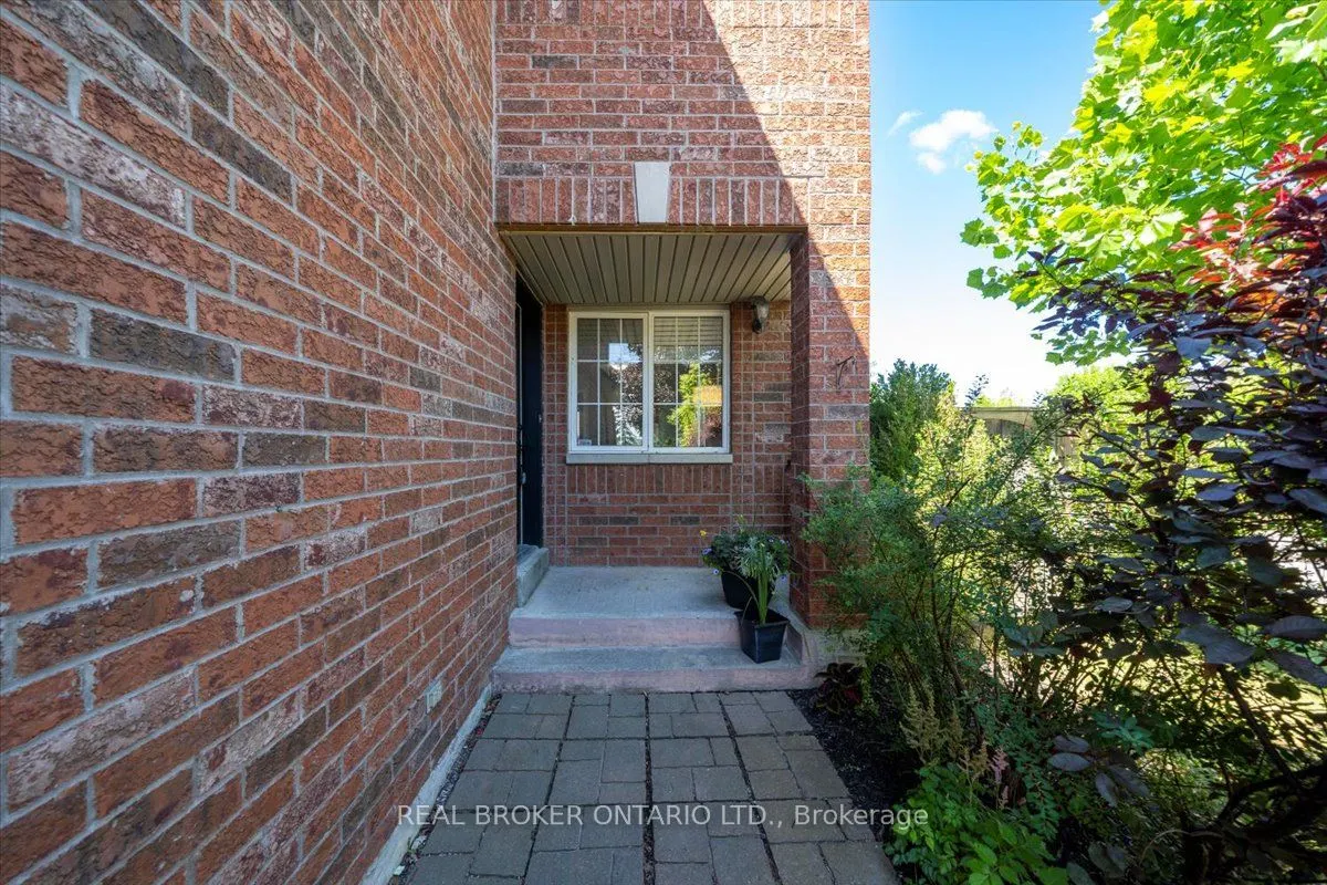 543 Heddle Crescent