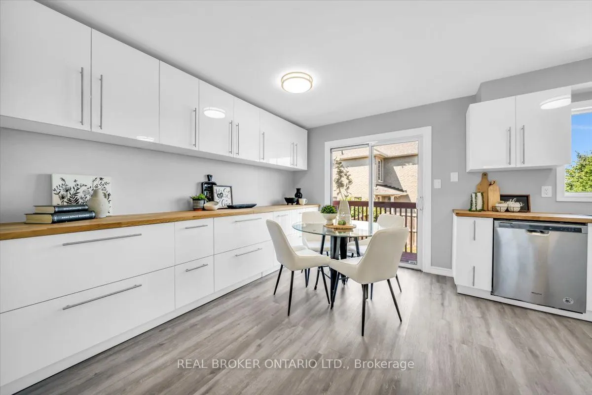 543 Heddle Crescent