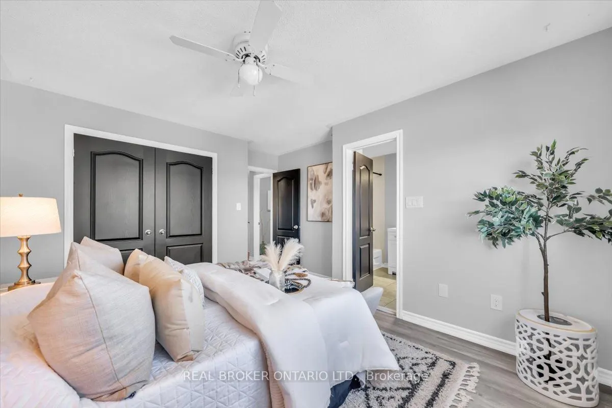 543 Heddle Crescent