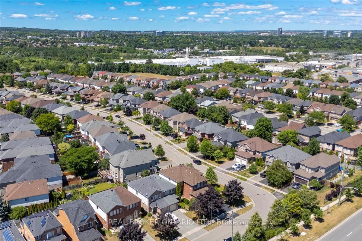 543 Heddle Crescent