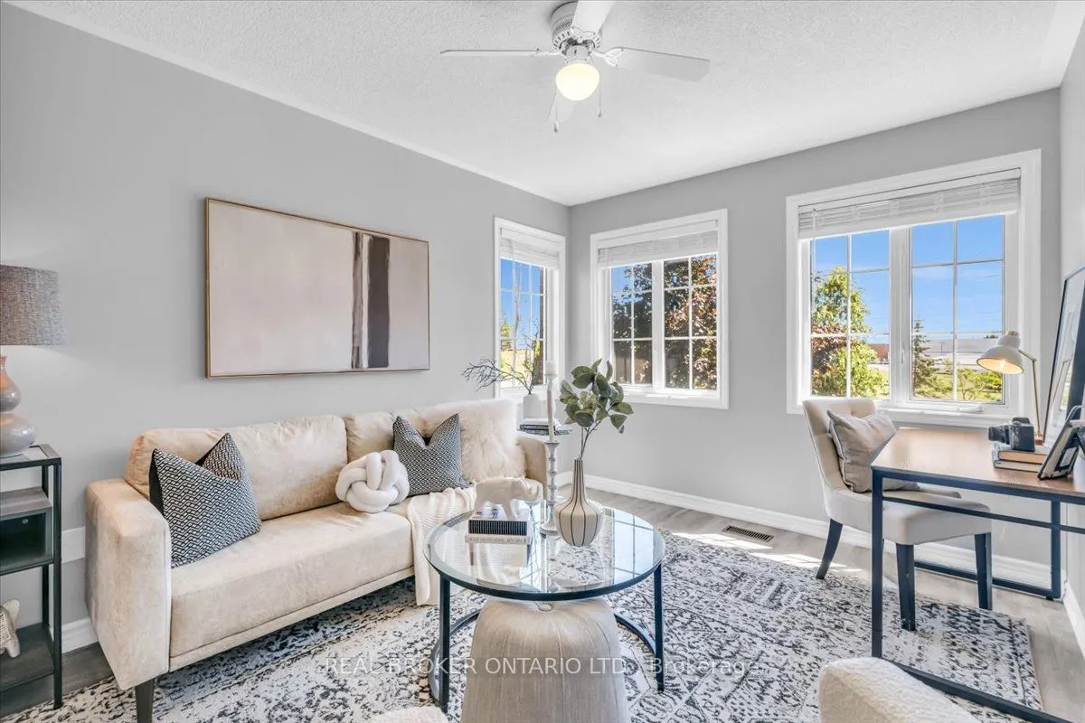543 Heddle Crescent