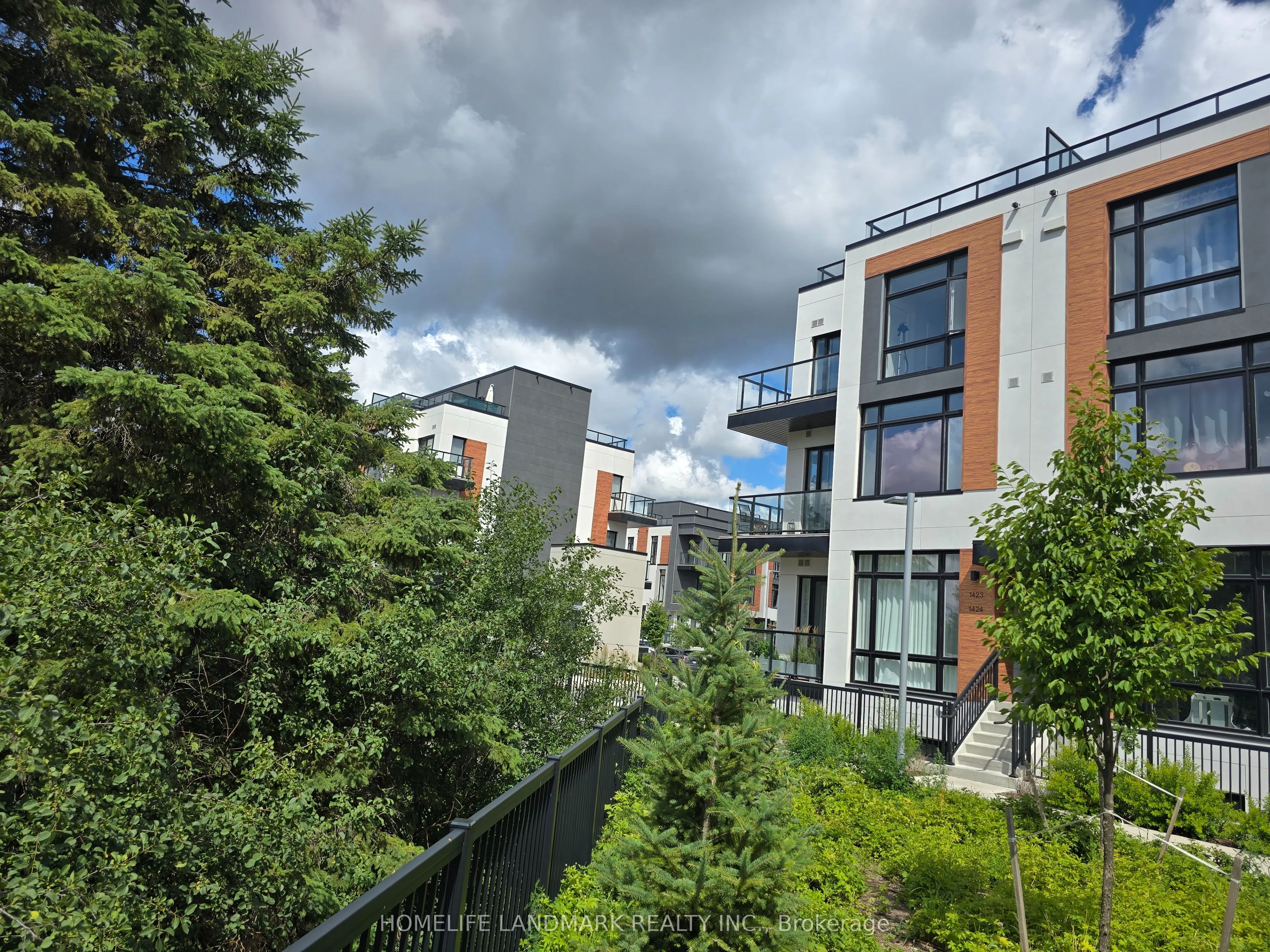 15 David Eyer Road, #1423