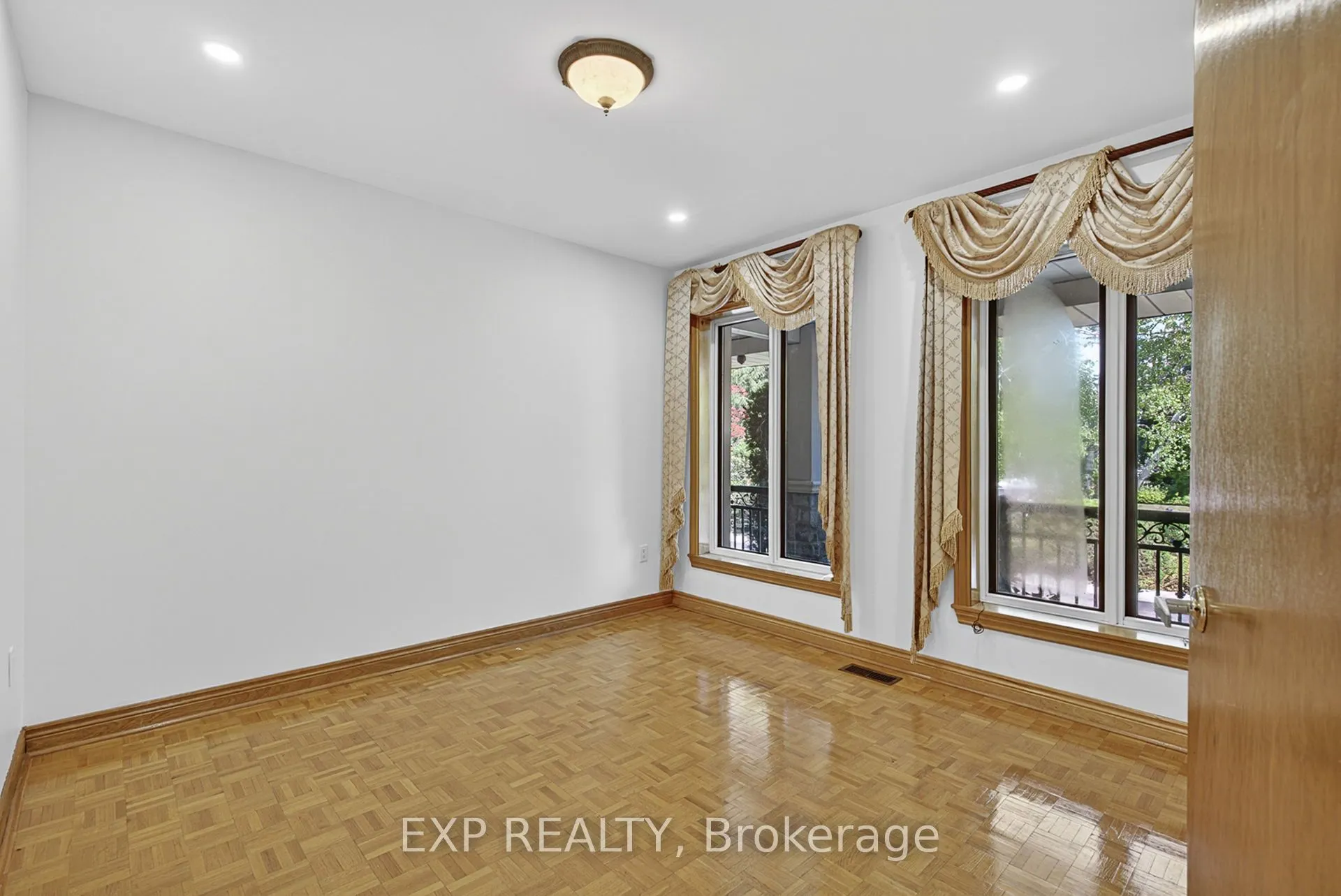 315 Stephanie Boulevard